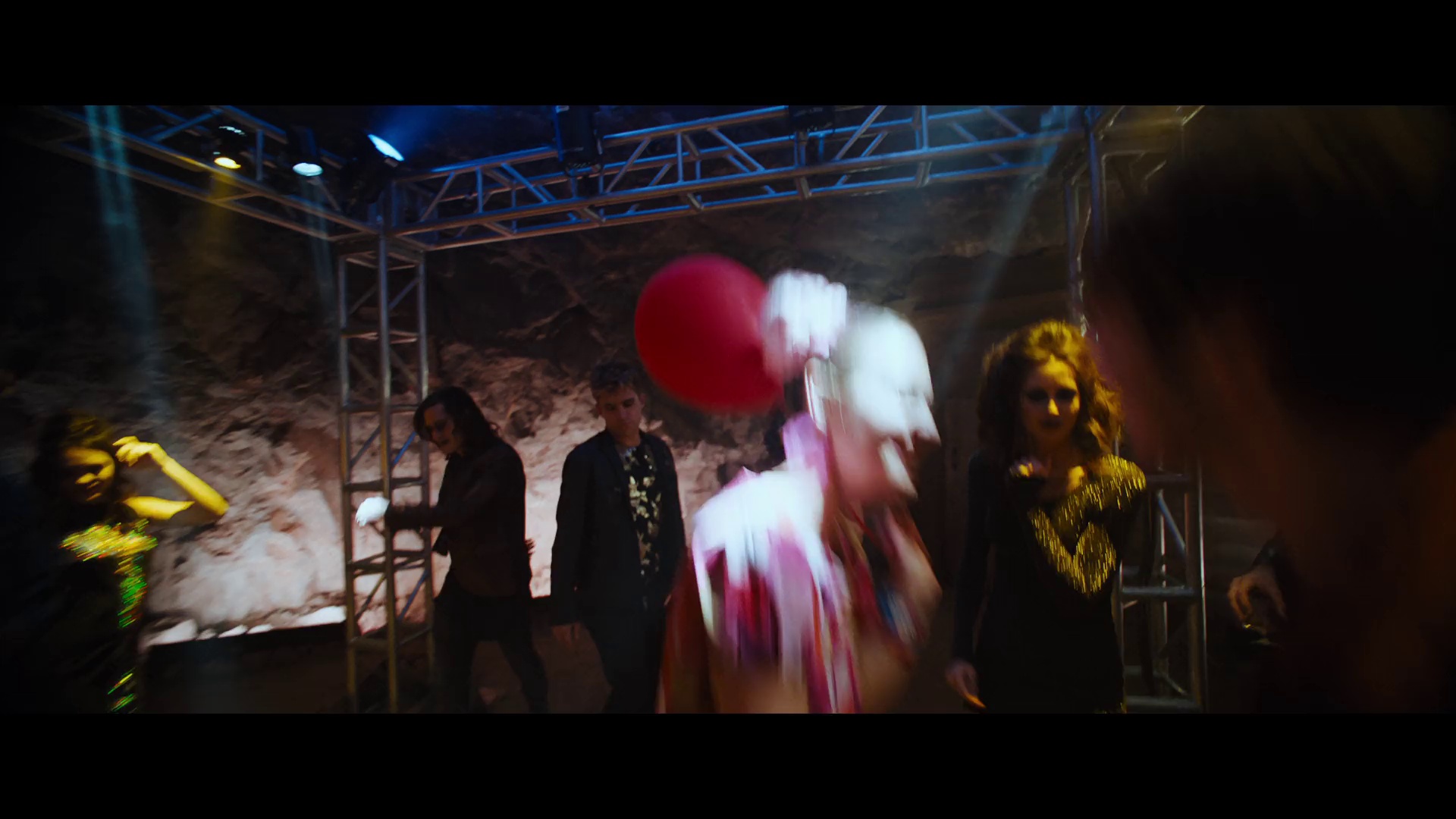 银湖之底 [无字片源].Under.the.Silver.Lake.2018.1080p.NF.WEB-DL.DDP.5.1.H.264-DreamHD 5.44GB-4.png