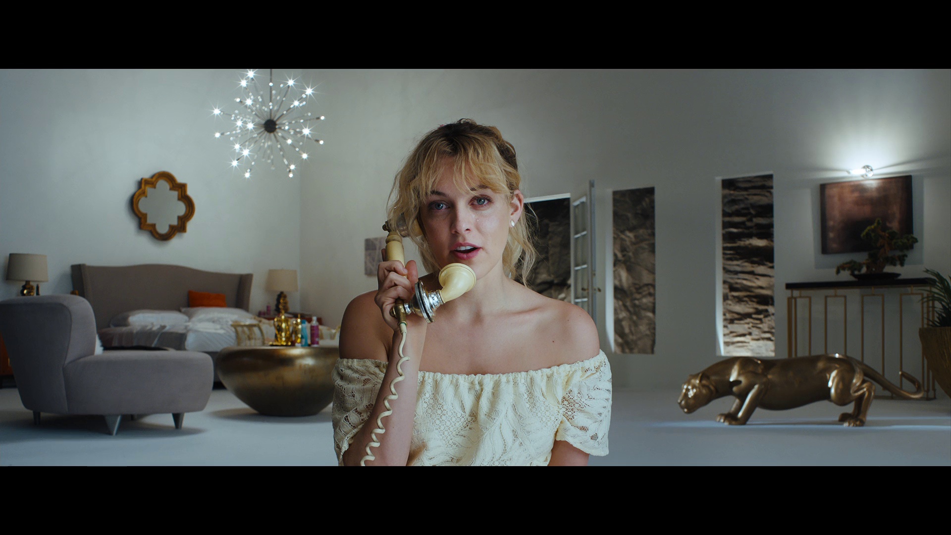 银湖之底 [无字片源].Under.the.Silver.Lake.2018.1080p.NF.WEB-DL.DDP.5.1.H.264-DreamHD 5.44GB-7.png