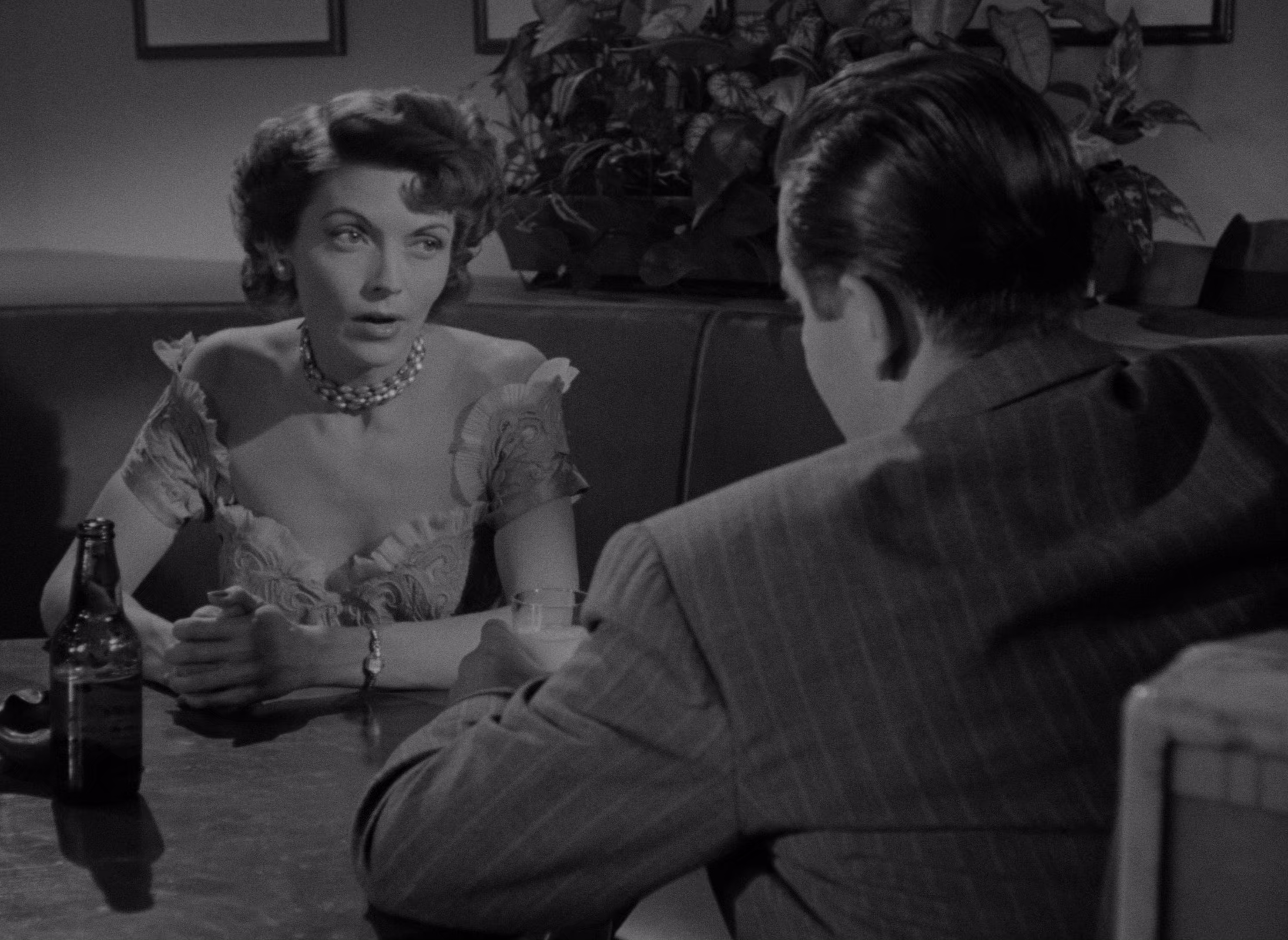 大内幕 [HDR/杜比视界双版本][简繁英字幕].Tot.het.bittere.einde.1953.2160p.UHD.BluRay.DV.x265.10bit.LPCM1.0-ParkHD 14.77GB-2.png