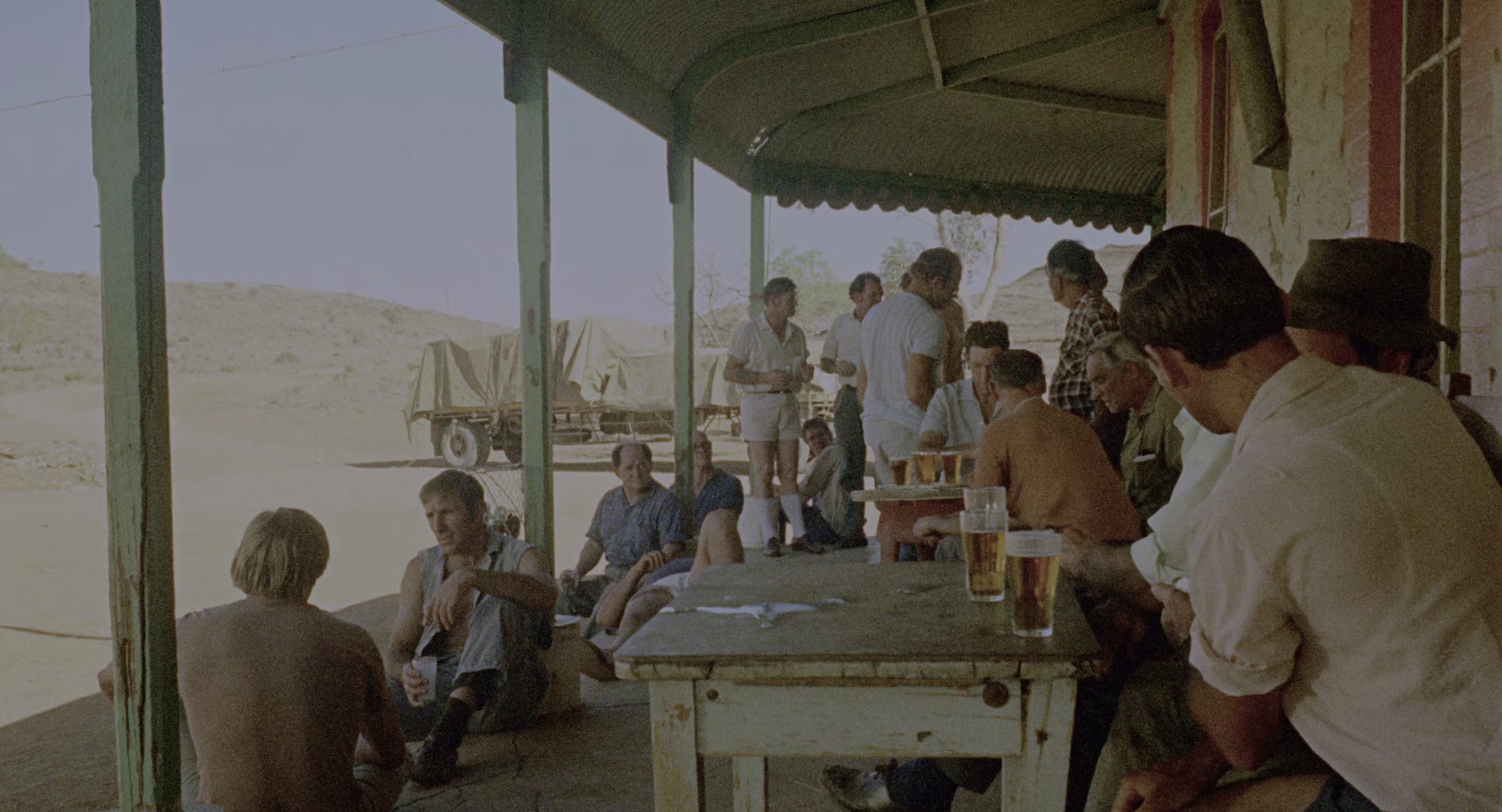 内陆惊魂 [HDR/杜比视界双版本][简繁英字幕].Wake.in.Fright.1971.2160p.UHD.BluRay.DV.x265.10bit.DTS-HD.MA2.0-ParkHD 16.85GB-6.png