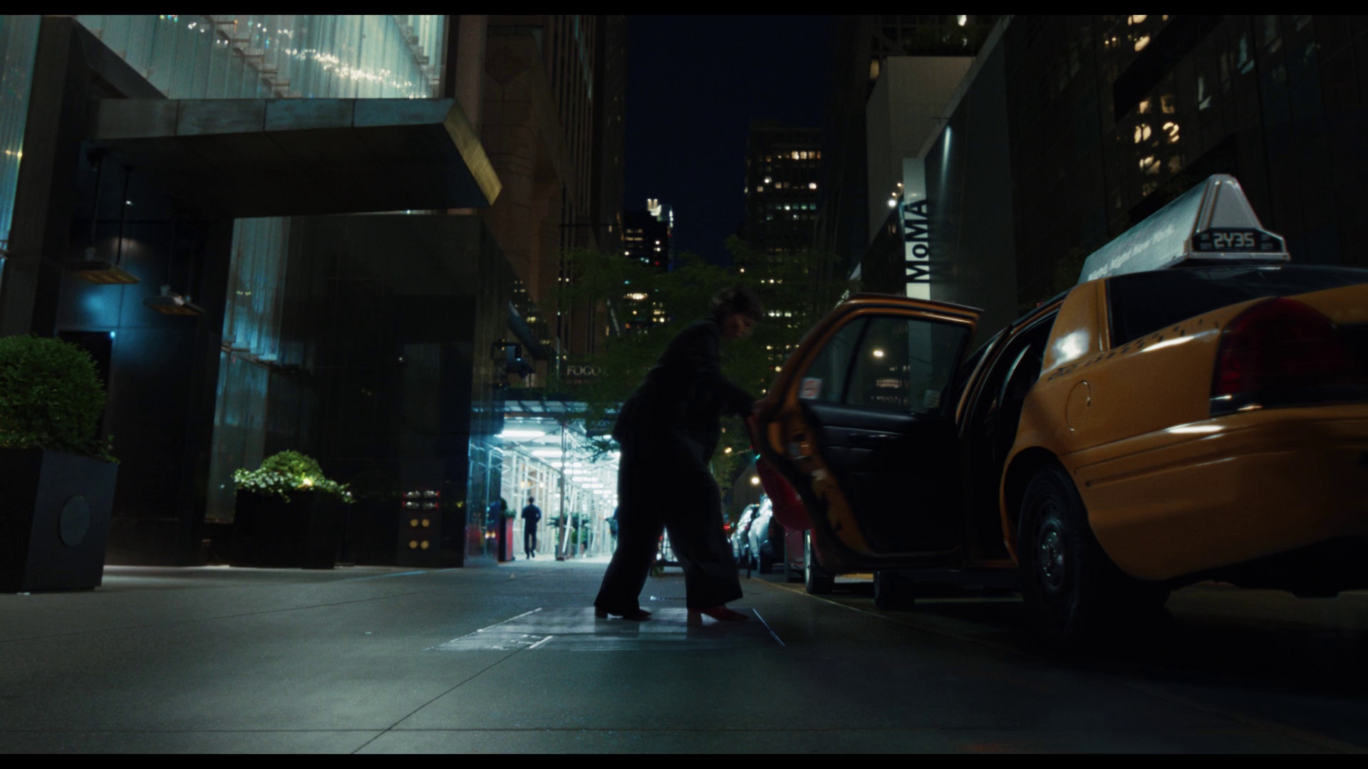 玫瑰 [简繁英字幕].The.Roses.2025.1080p.Hulu.WEB-DL.DDP.5.1.H.264-DreamHD 4.70GB-4.png