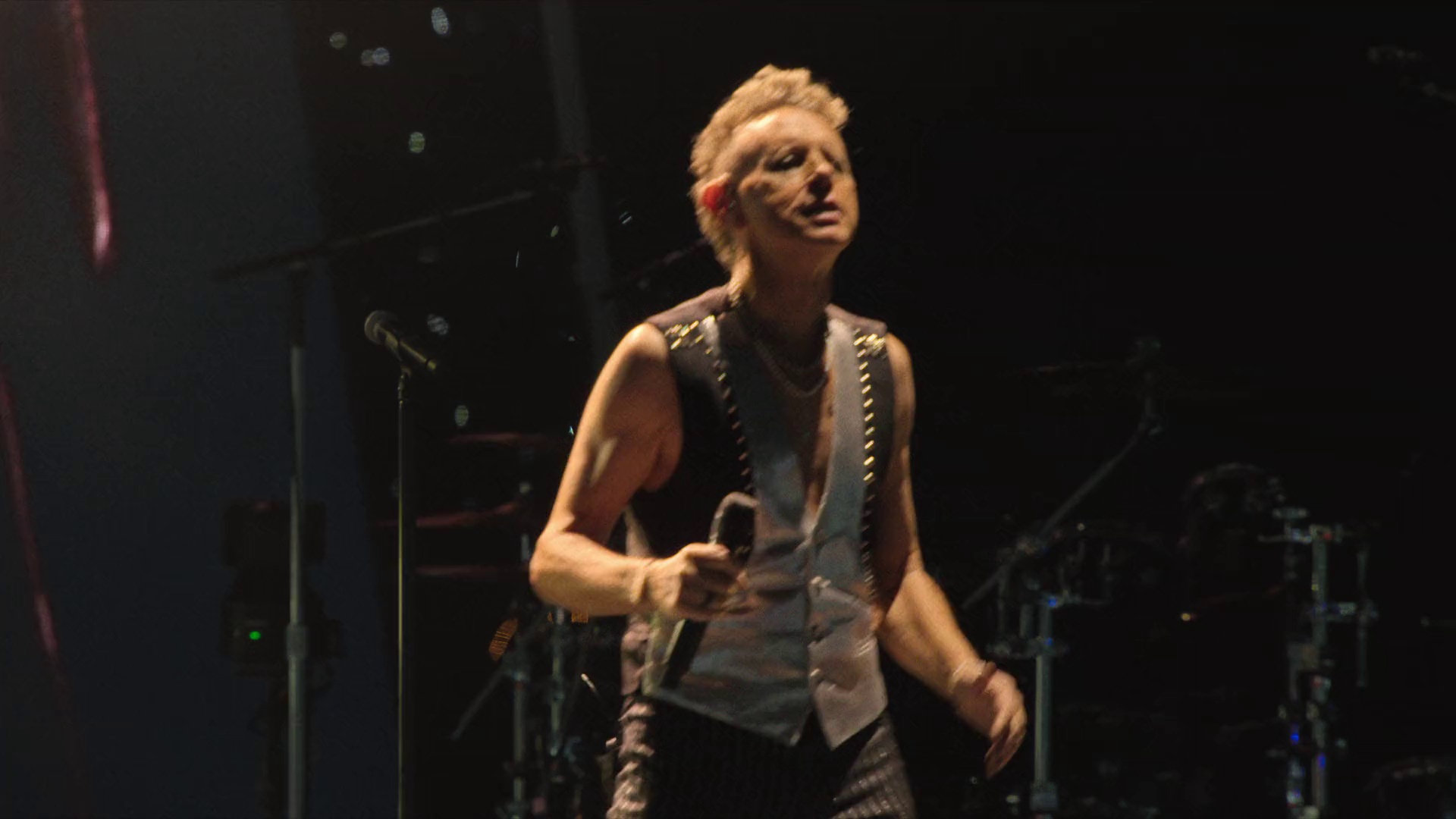 Depeche.Mode.M [中文字幕].Depeche.Mode.M.2025.1080p.NF.WEB-DL.DDP5.1.H264-PandaQT 5.50GB-4.png