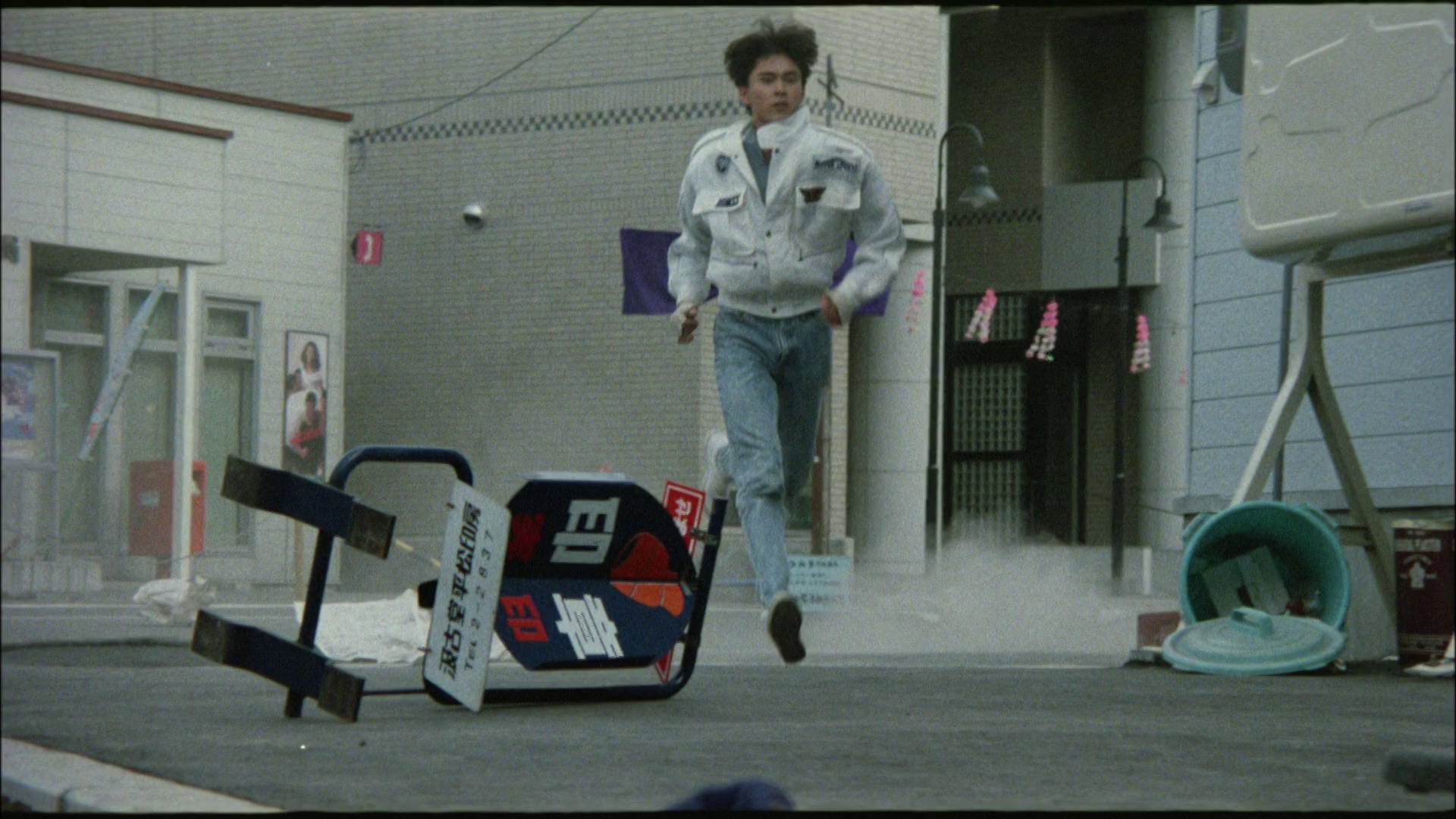 假面骑士BLACK.恐怖！恶魔山山顶的怪人馆 [无字片源].1988.1080p.AMZN.WEB-DL.x264.DDP2.0-QuickIO 1.76GB-4.png