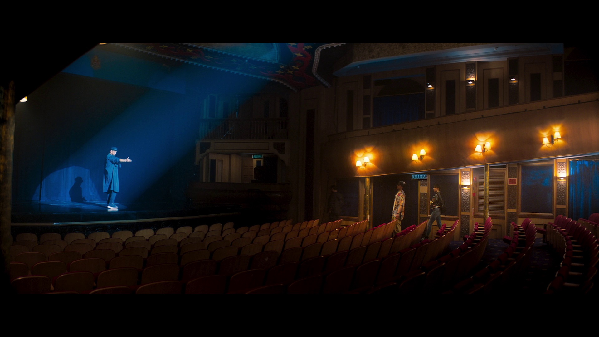 惊爆魔盗团 [中文字幕].Magik.Rompak.2025.1080p.NF.WEB-DL.DDP5.1.H264-PandaQT 5.24GB-2.png