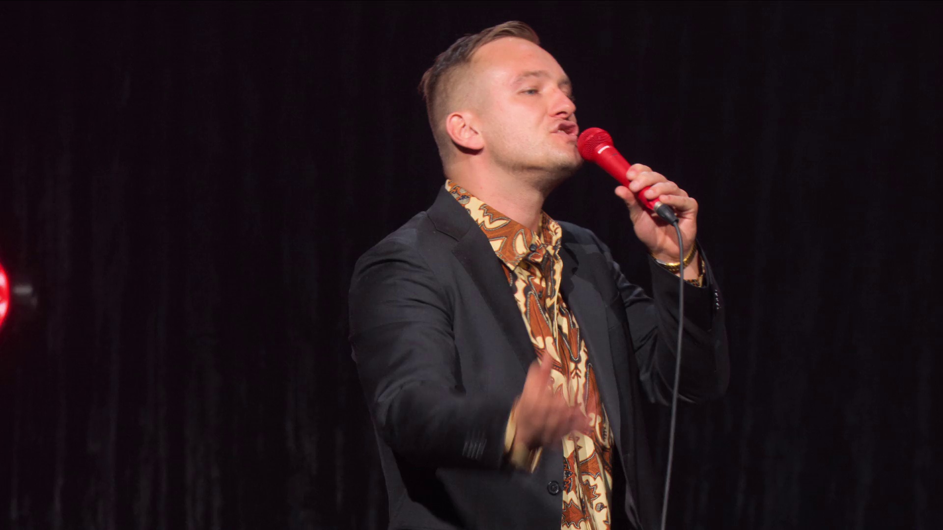 Kill.Tony：笑闹得州 [简繁英字幕].Kill.Tony.Once.Upon.a.Time.in.Texas.2026.1080p.NF.WEB-DL.DDP5.1.H264-PandaQT 5.45GB-3.png