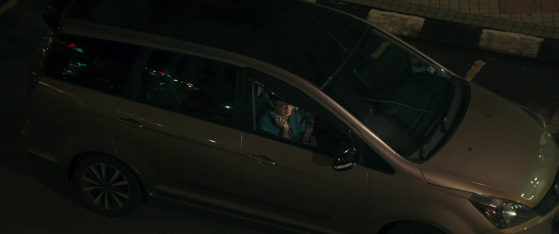 私家侦探 [国粤多音轨/中文字幕].Behind.The.Shadows.2025.1080p.BluRay.x265.10bit.TrueHD.5.1-ParkHD 8.72GB-4.png