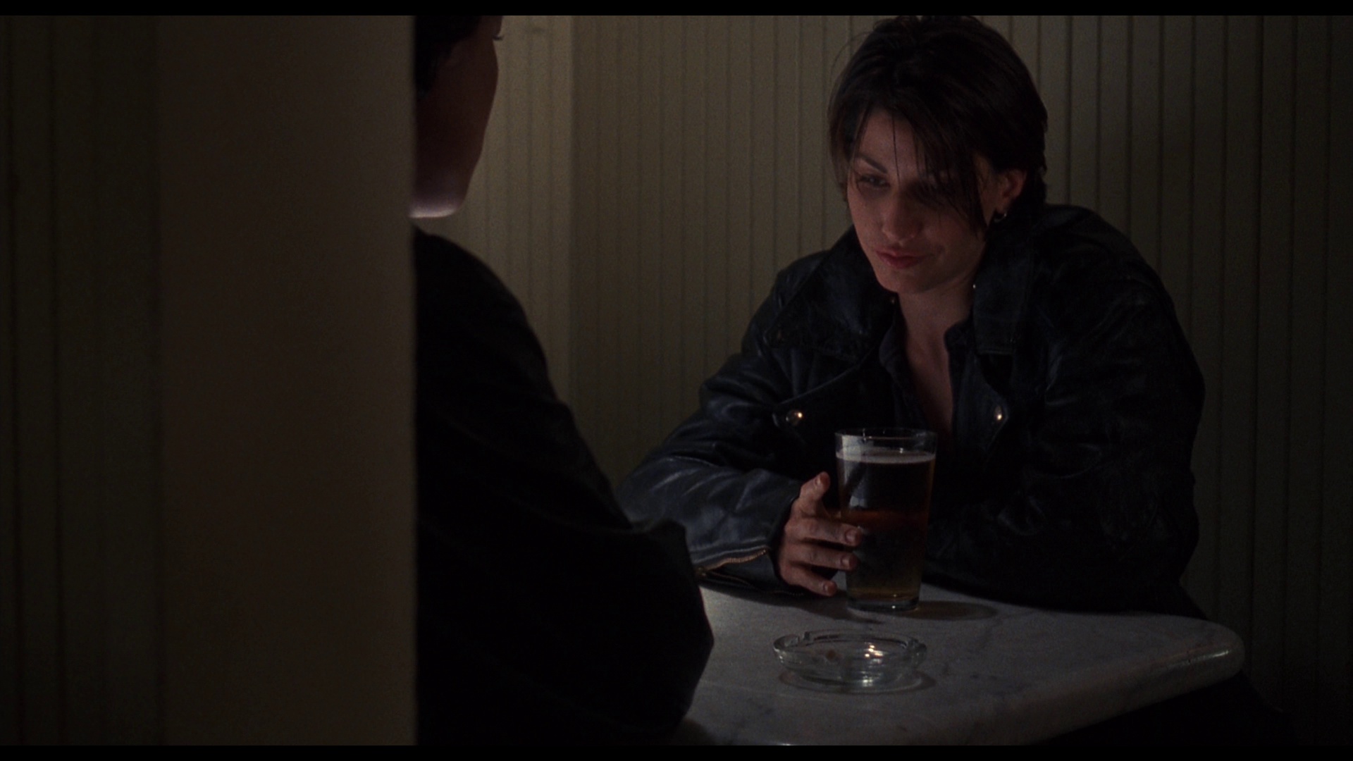 惊世狂花 [国英多音轨/简繁英字幕].Bound.1996.REPACK.Arrow.BluRay.1080p.REMUX.AVC.DTS-HDMA5.1-DreamHD 29.58GB-3.png