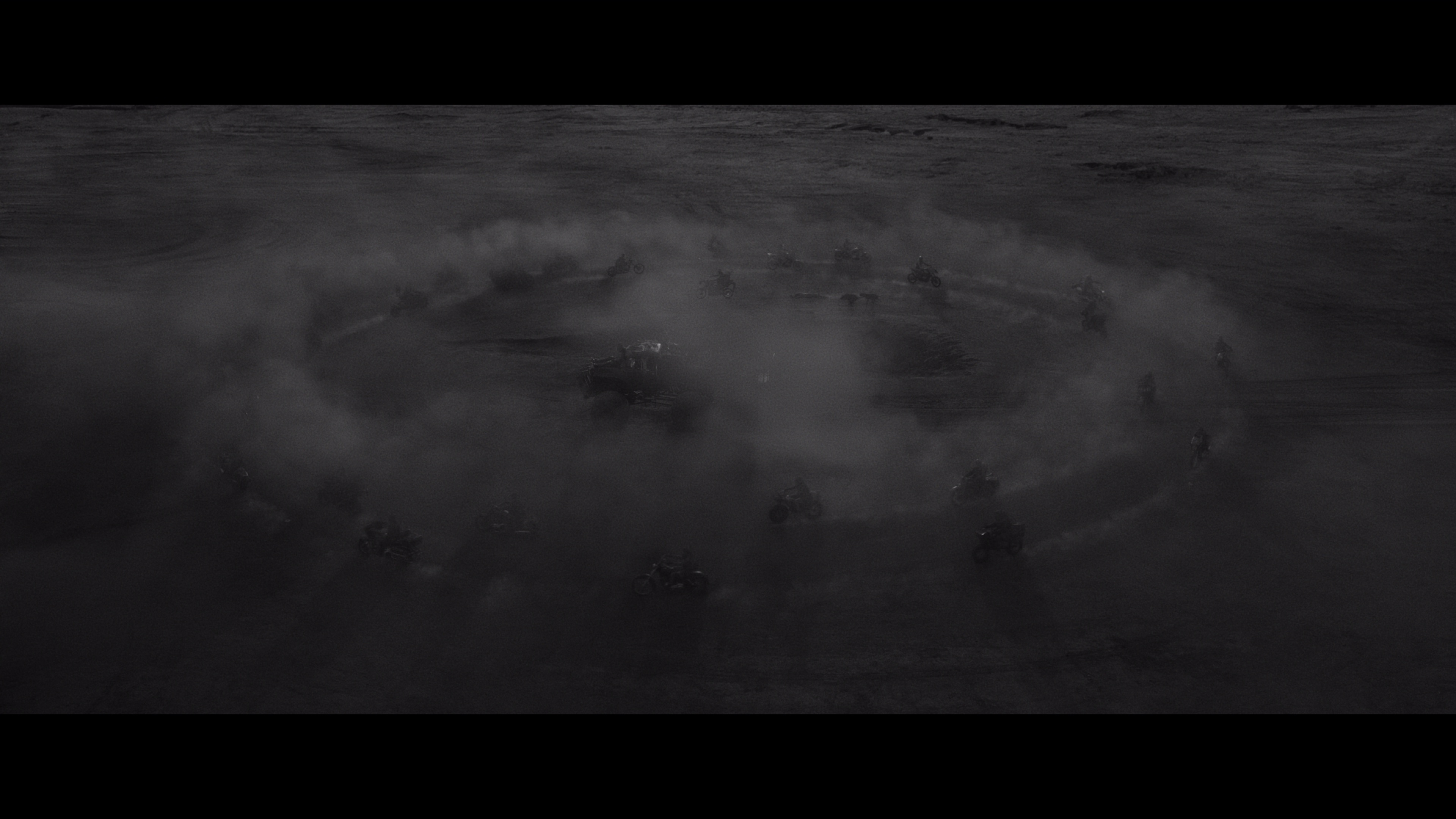 疯狂的麦克斯：狂暴女神 [HDR/杜比视界双版本][国英多音轨/简繁英字幕].2024.Black.and.Chrome.Edition.2160p.UHD.BluRay.REMUX.HEVC.DoVi.HDR.TrueHD7.1-DreamHD 63.85GB-6.png