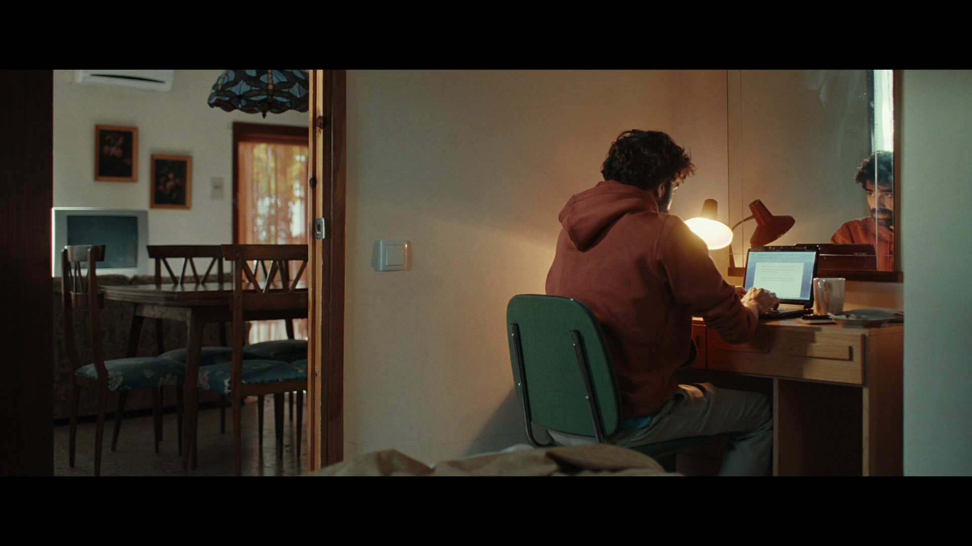 房子 [简繁英字幕].La.Casa.2024.1080p.BluRay.REMUX.AVC.DTS-HDMA5.1-DreamHD 19.06GB-2.png