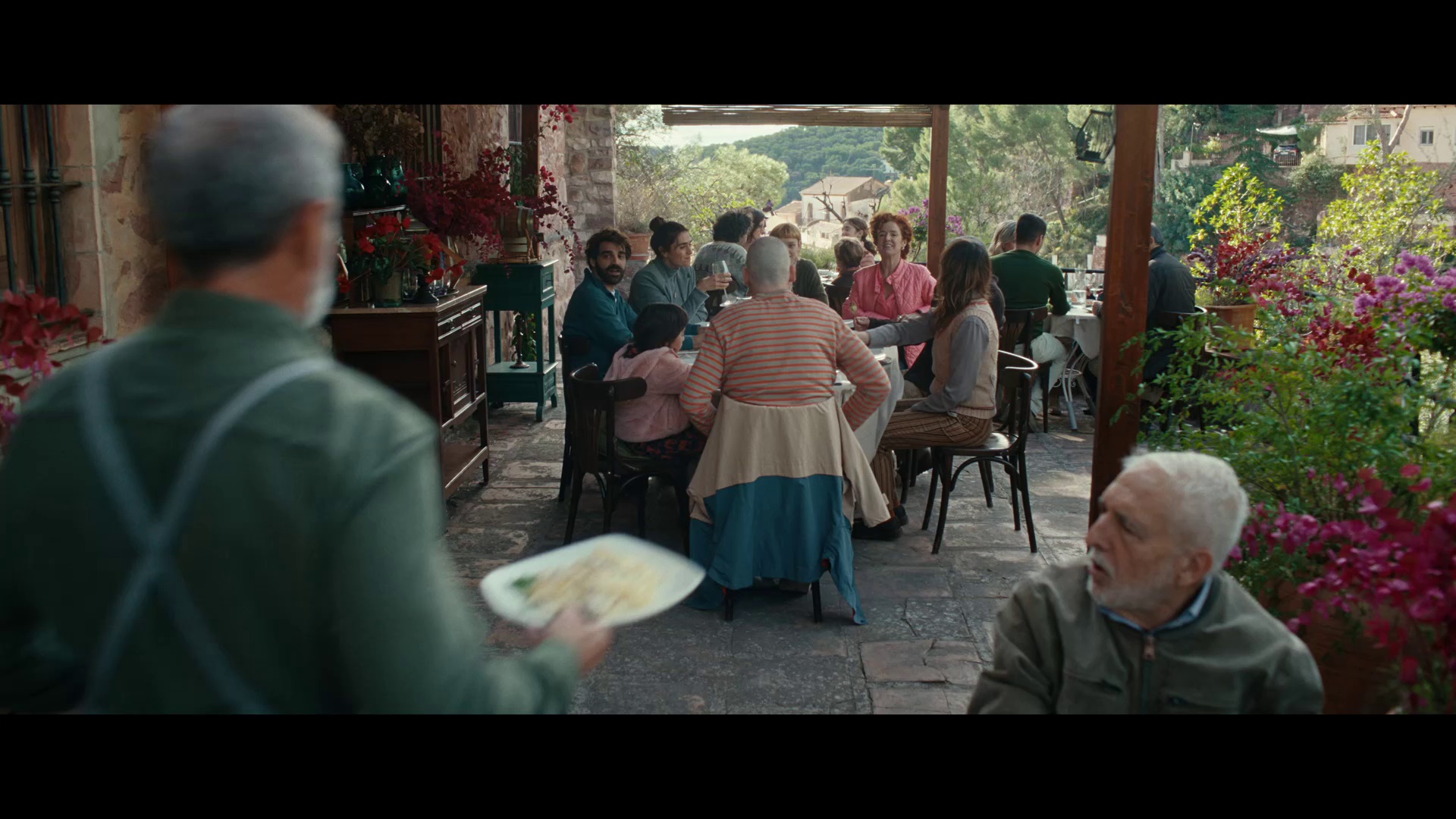 房子 [简繁英字幕].La.Casa.2024.1080p.BluRay.REMUX.AVC.DTS-HDMA5.1-DreamHD 19.06GB-4.png