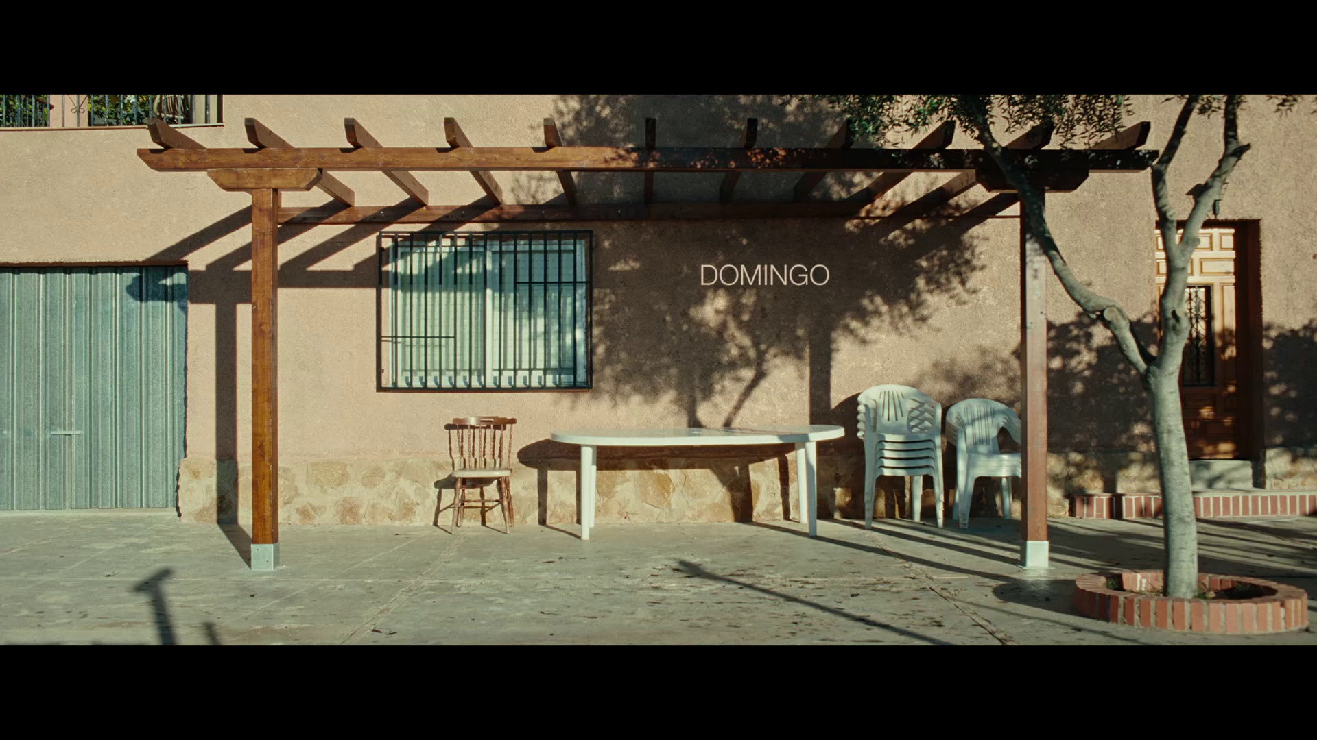 房子 [简繁英字幕].La.Casa.2024.1080p.BluRay.REMUX.AVC.DTS-HDMA5.1-DreamHD 19.06GB-7.png