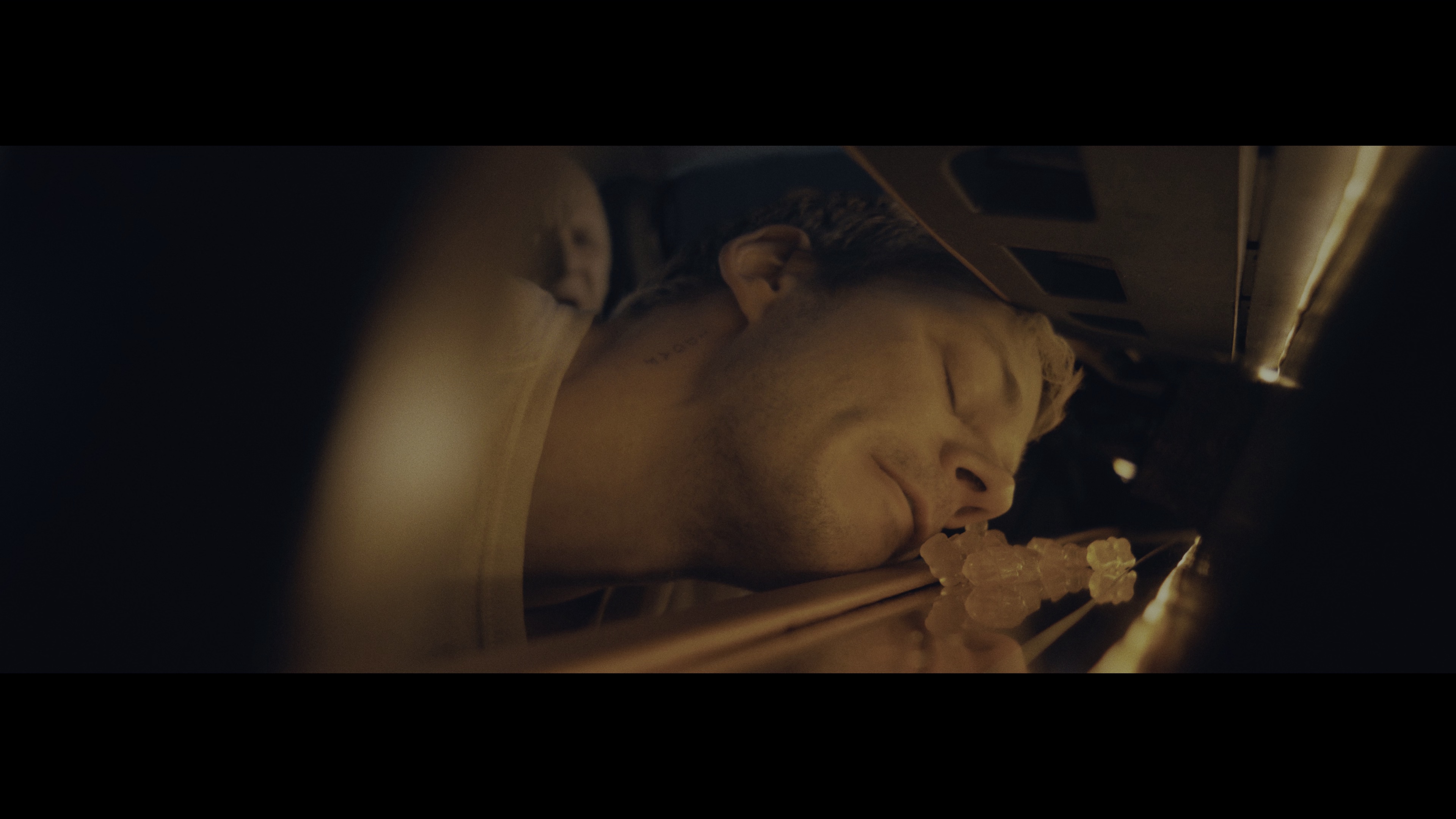 紧锁 [简繁英字幕].Locked.In.Trappola.2025.UHD.BluRay.2160p.REMUX.HEVC.HDR.DTS-HDMA5.1-DreamHD 44.77GB-6.png