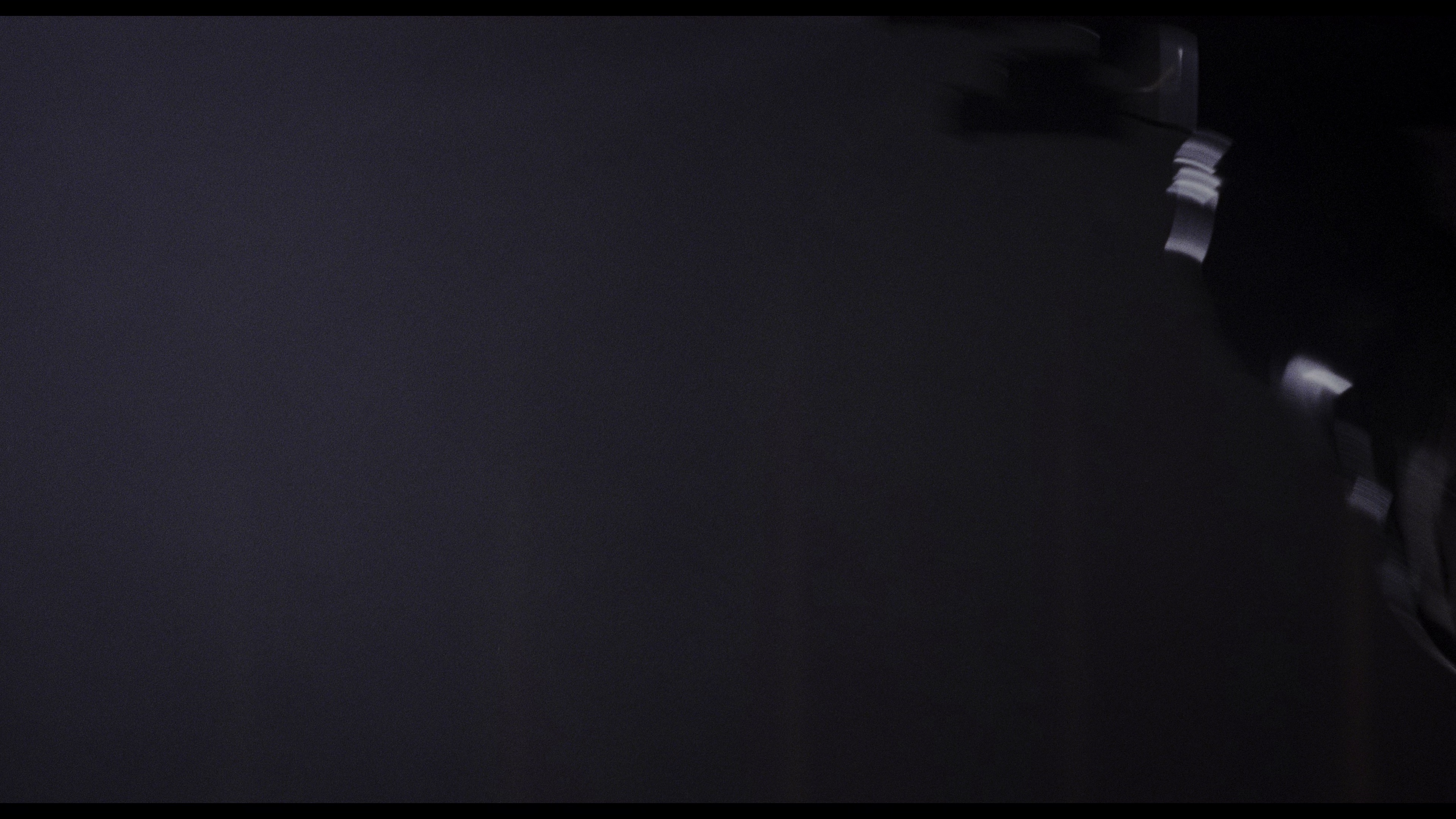 幻觉 [HDR/杜比视界双版本][中文字幕/特效字幕].Phantoms.1998.2160p.BluRay.REMUX.HEVC.HDR.DoVi.DTS-HD.MA5.1-DreamHD 59.34GB-5.png