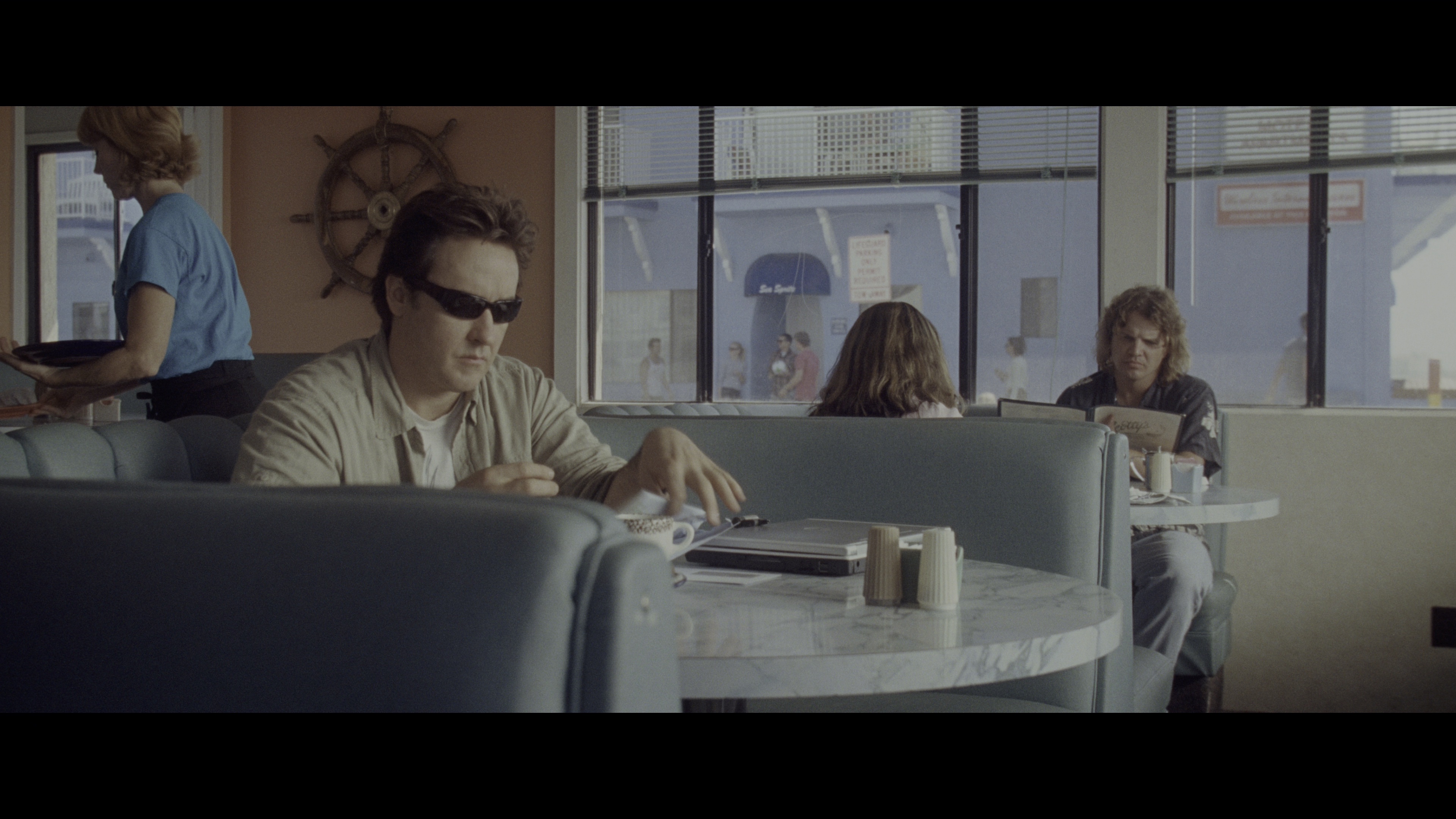 幻影凶间 [HDR/杜比视界双版本][简繁英字幕].1408.2007.2160p.Bluray.REMUX.DoVi.HDR.HEVC.TrueHD5.1-DreamHD 68.28GB-6.png