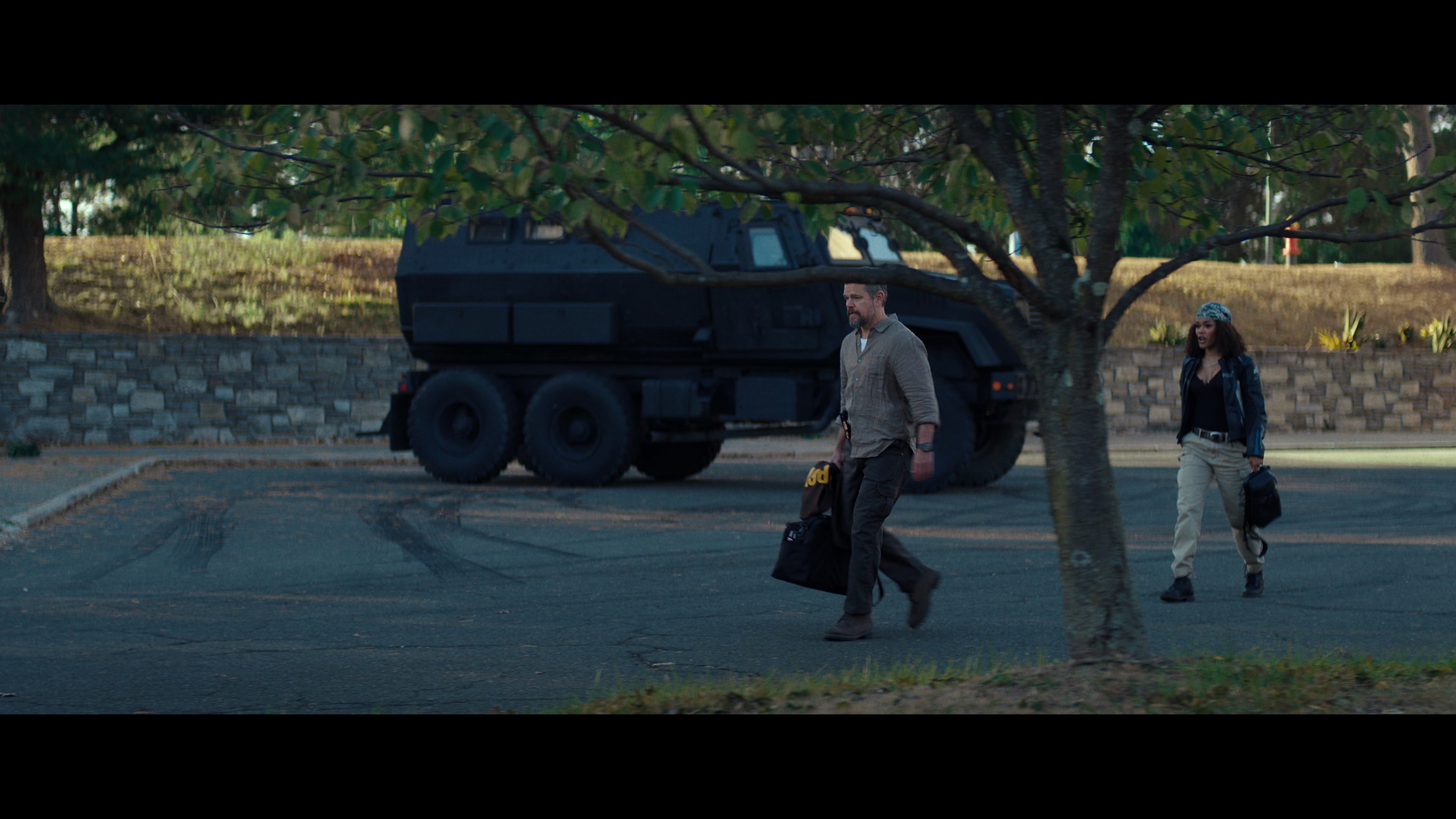 全信没收 [中文字幕/特效字幕].The.Rip.2026.2160p.NF.WEB-DL.DDP.5.1.Atmos.HDR10.H.265-DreamHD 15.74GB-2.png