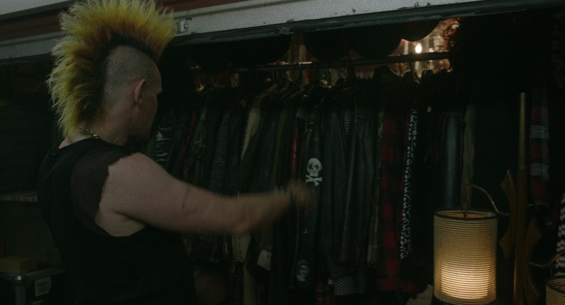 偷天盗日 [简繁英字幕].Caught.Stealing.2025.1080p.BluRay.x265.10bit.DTS-HD.MA.5.1-ParkHD 7.07GB-4.png