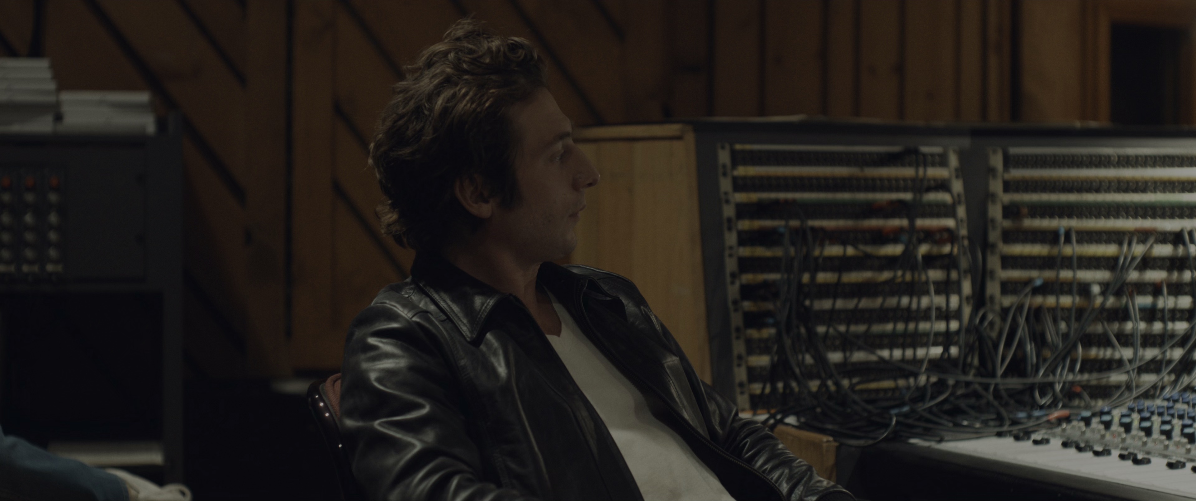 无处释放我 [HDR/杜比视界双版本][简繁英字幕].2025.2160p.UHD.BluRay.DV.x265.10bit.TrueHD.7.1.Atmos-ParkHD 21.39GB-4.png