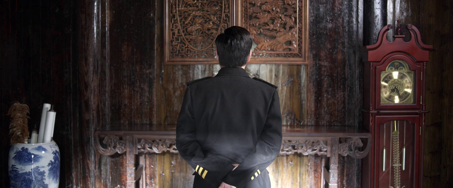 暗杠 [国语配音/中文字幕].Dark.Bar.2025.2160p.WEB-DL.H265.HDR.DDP5.1-QuickIO 6.17GB-7.png