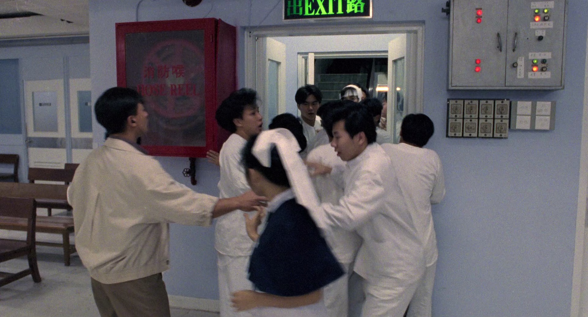 辣手神探 [粤英多音轨/简繁英字幕].Hard.Boiled.1992.1080p.BluRay.x265.10bit.DTS-HD.MA2.0-ParkHD 12.88GB-6.png