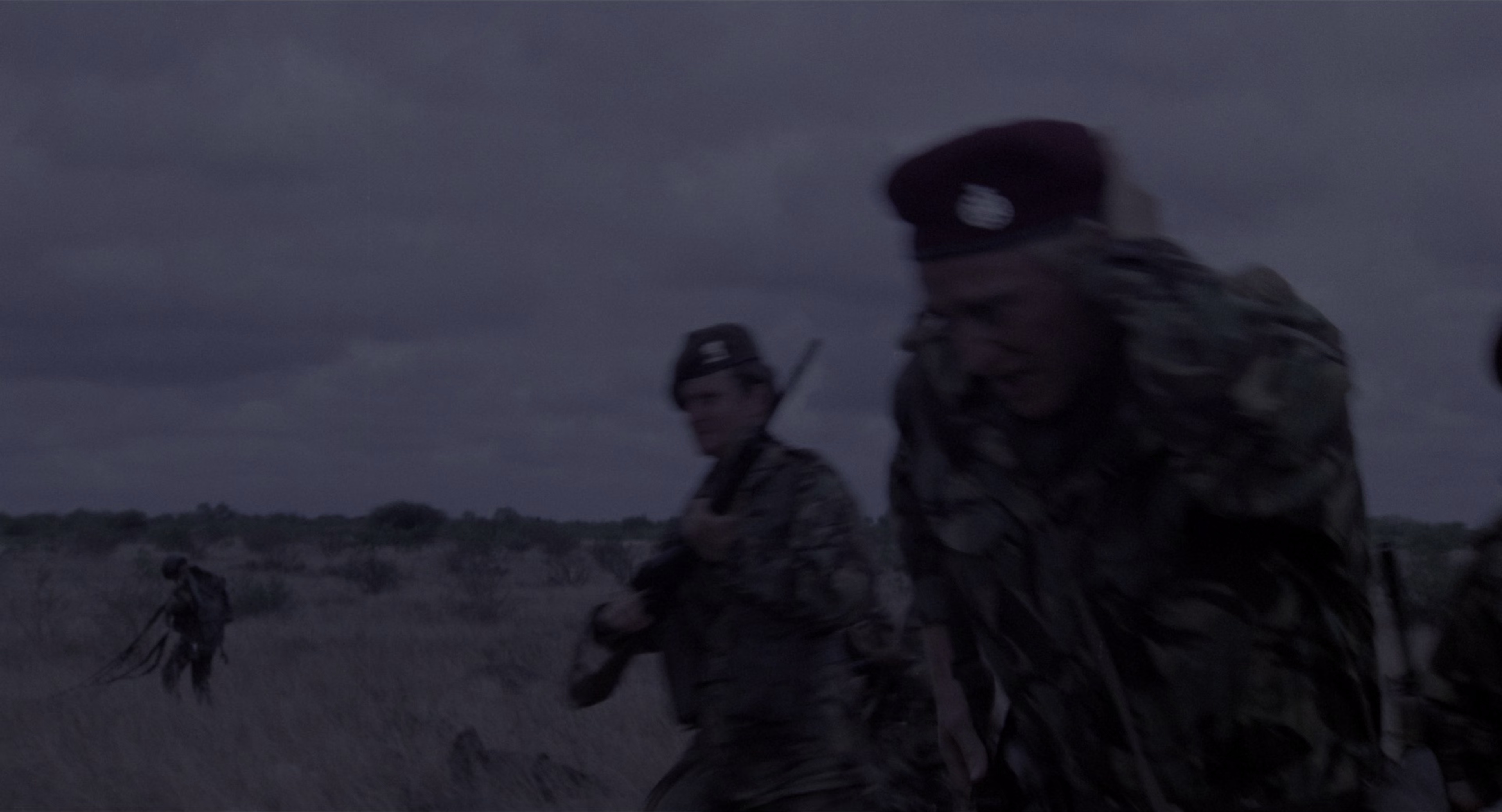 野鹅敢死队 [HDR/杜比视界双版本][国英多音轨/简繁英字幕].1978.2160p.UHD.BluRay.DV.x265.10bit.DTS-HD.MA2.0-ParkHD 24.77GB-4.png