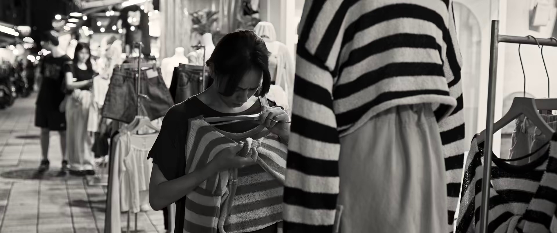 小雁与吴爱丽 [国语配音/中文字幕].Yen.and.Ai-Lee.2024.2160p.WEB-DL.H265.DDP2.0-QuickIO 1.81GB-4.png