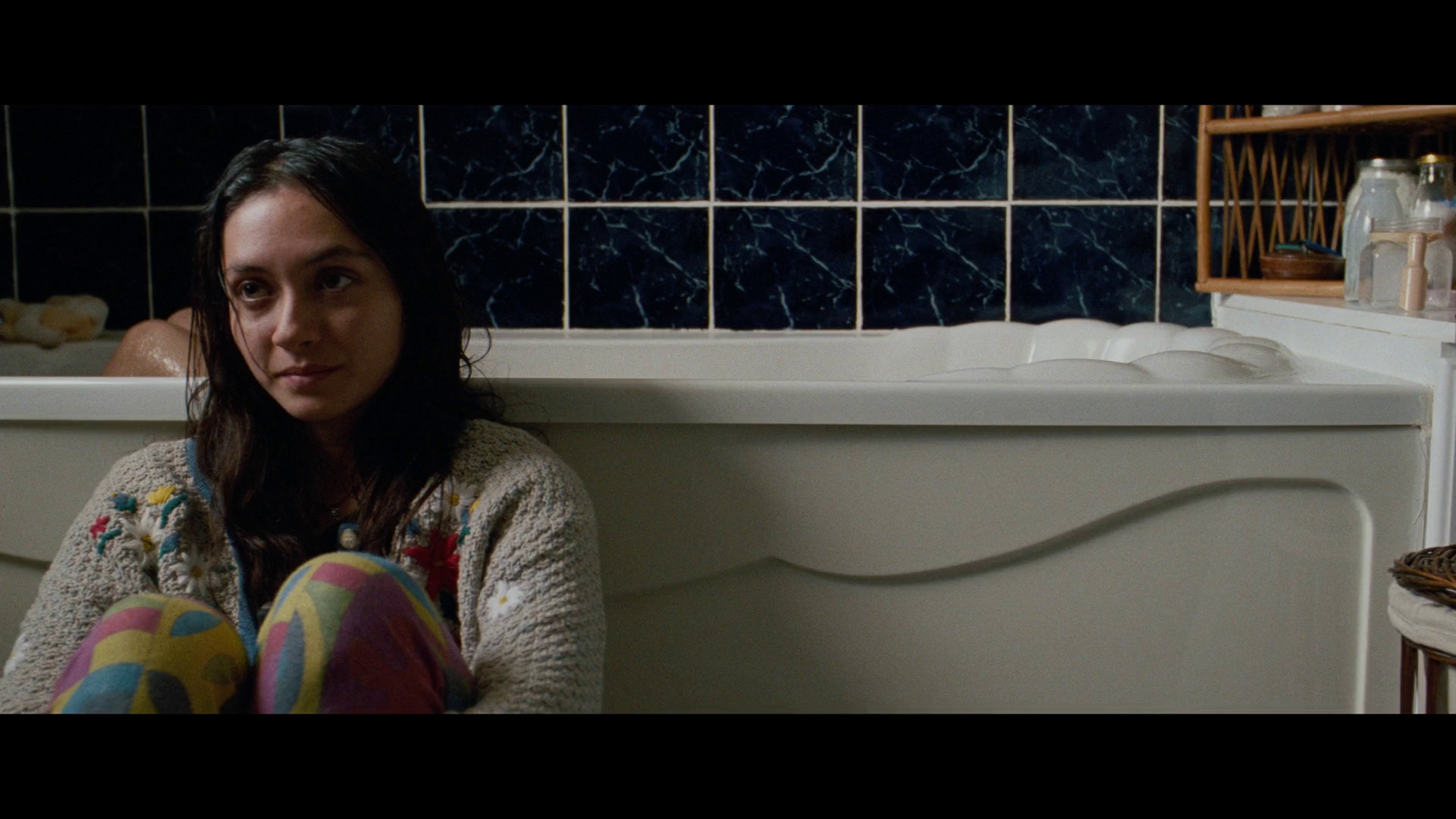 九月说 [无字片源].September.Says.2024.1080p.MUBI.WEB-DL.DDP5.1.H.264-DreamHD 3.68GB-6.png