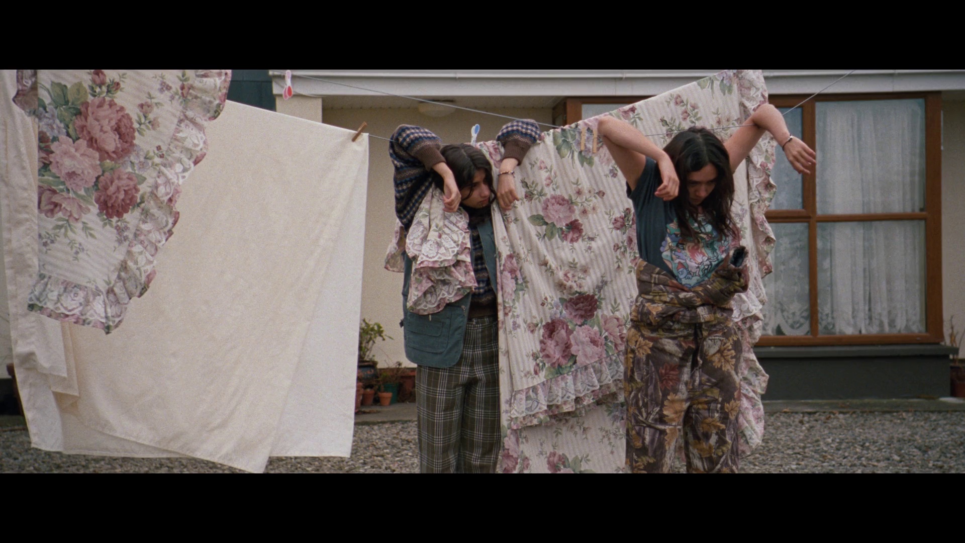 九月说 [无字片源].September.Says.2024.2160p.MUBI.WEB-DL.DDP5.1.H.265-DreamHD 5.88GB-5.png