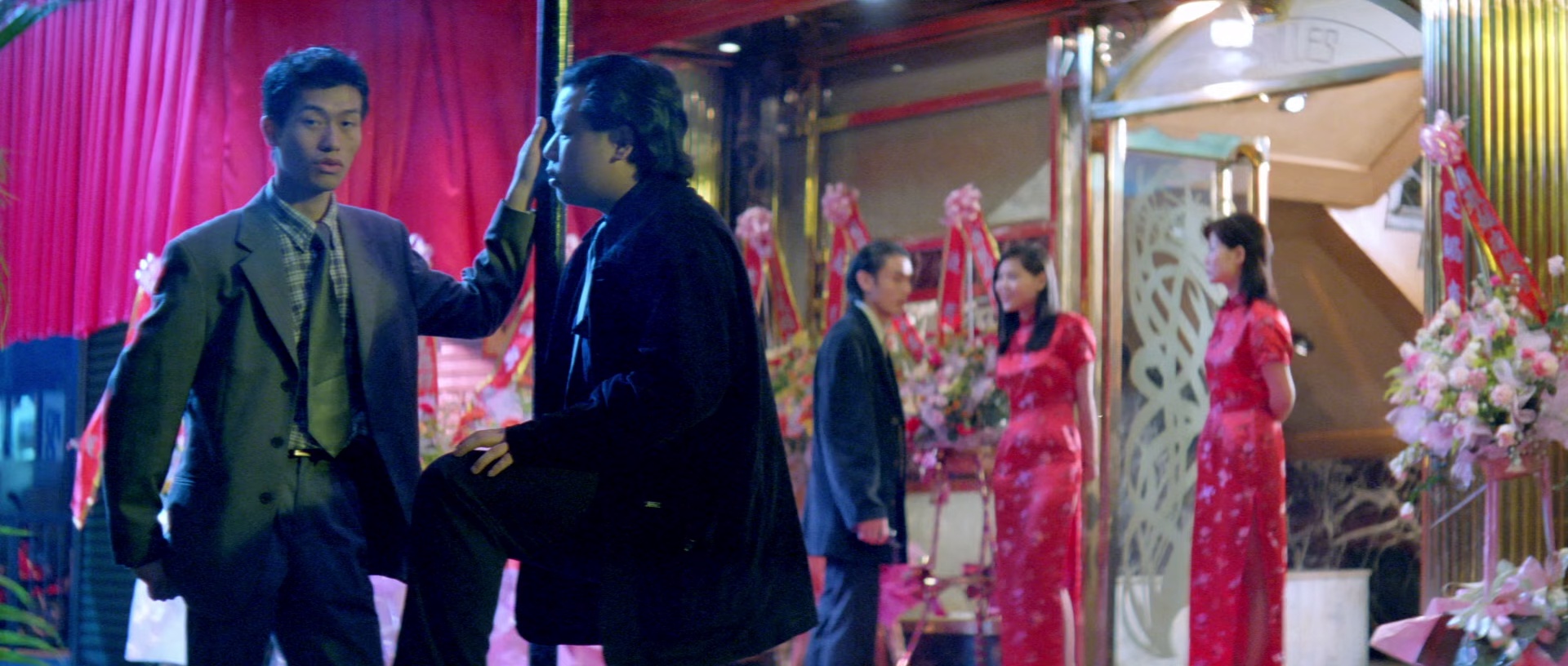 真心英雄 [中文字幕/国粤语配音].A.Hero.Never.Dies.1998.1080p.BluRay.x265.10bit.DTS-HD.MA.5.1-ParkHD 11.00GB-5.png