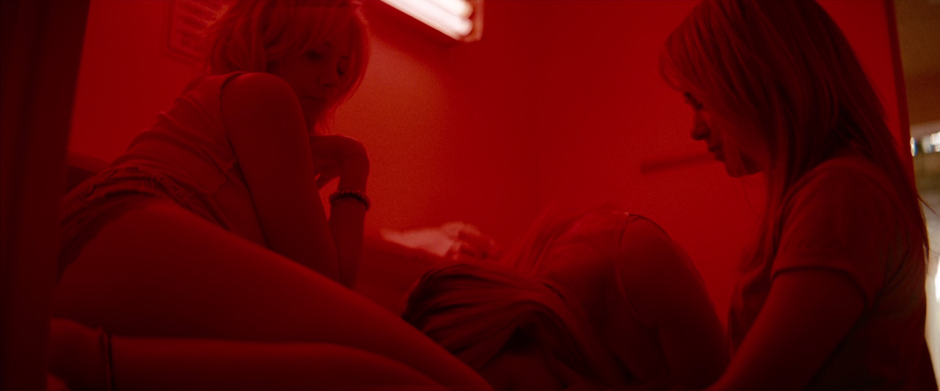 春假 [简繁英字幕].Spring.Breakers.2012.BluRay.1080p.DTS-HD.MA.5.1.x265.10bit-DreamHD 7.01GB-2.png