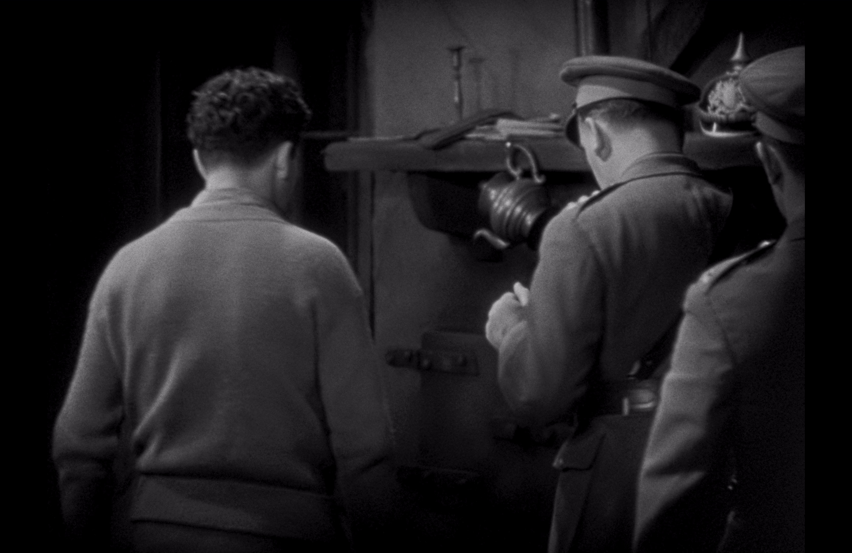 地狱天使 [简繁英字幕].Hell's.Angels.1930.2160 p.UHD.BluRay.x265.10bit.LPCM1.0-ParkHD 24.60GB-5.png