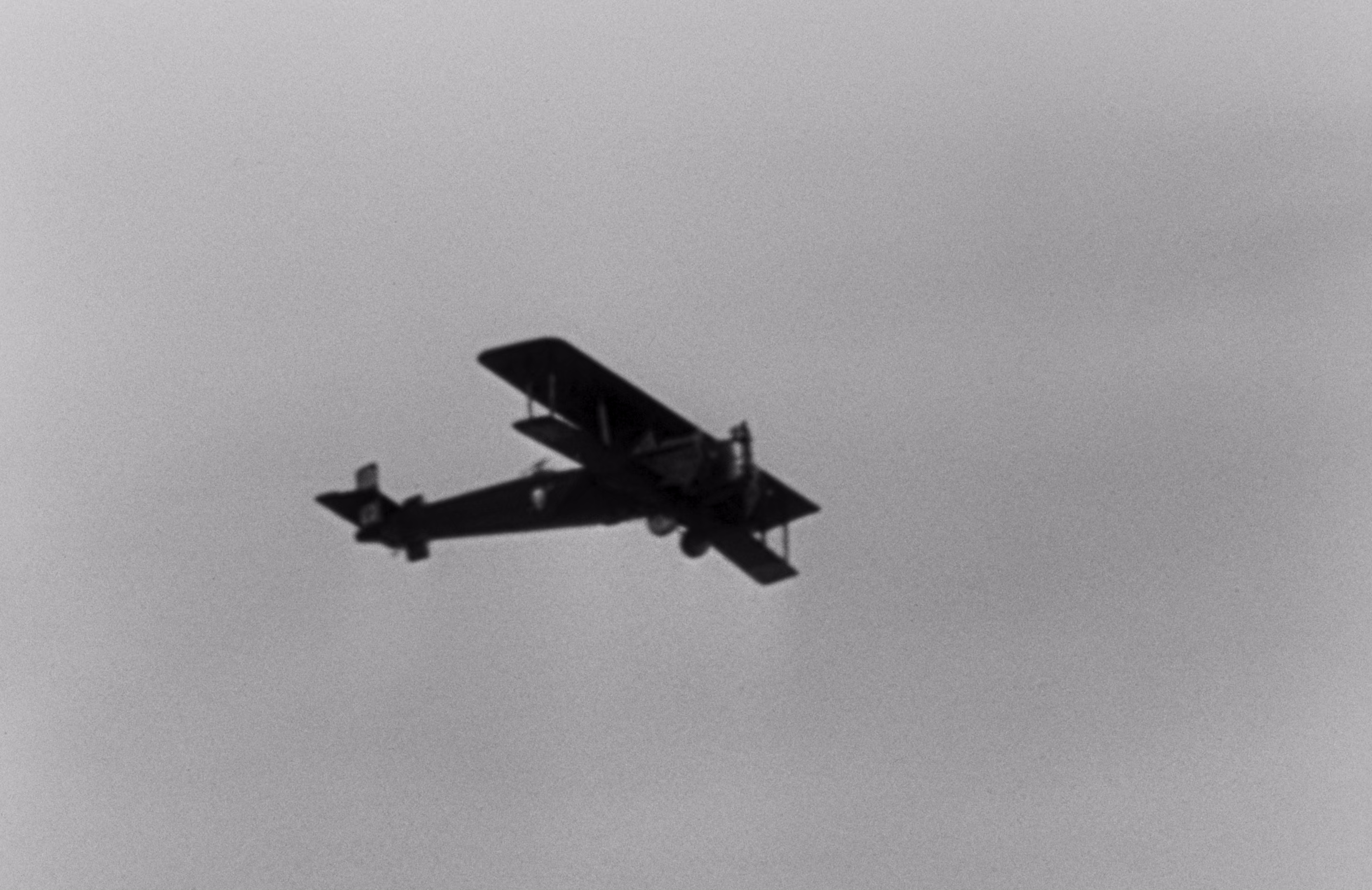 地狱天使 [简繁英字幕].Hell's.Angels.1930.2160 p.UHD.BluRay.x265.10bit.LPCM1.0-ParkHD 24.60GB-6.png