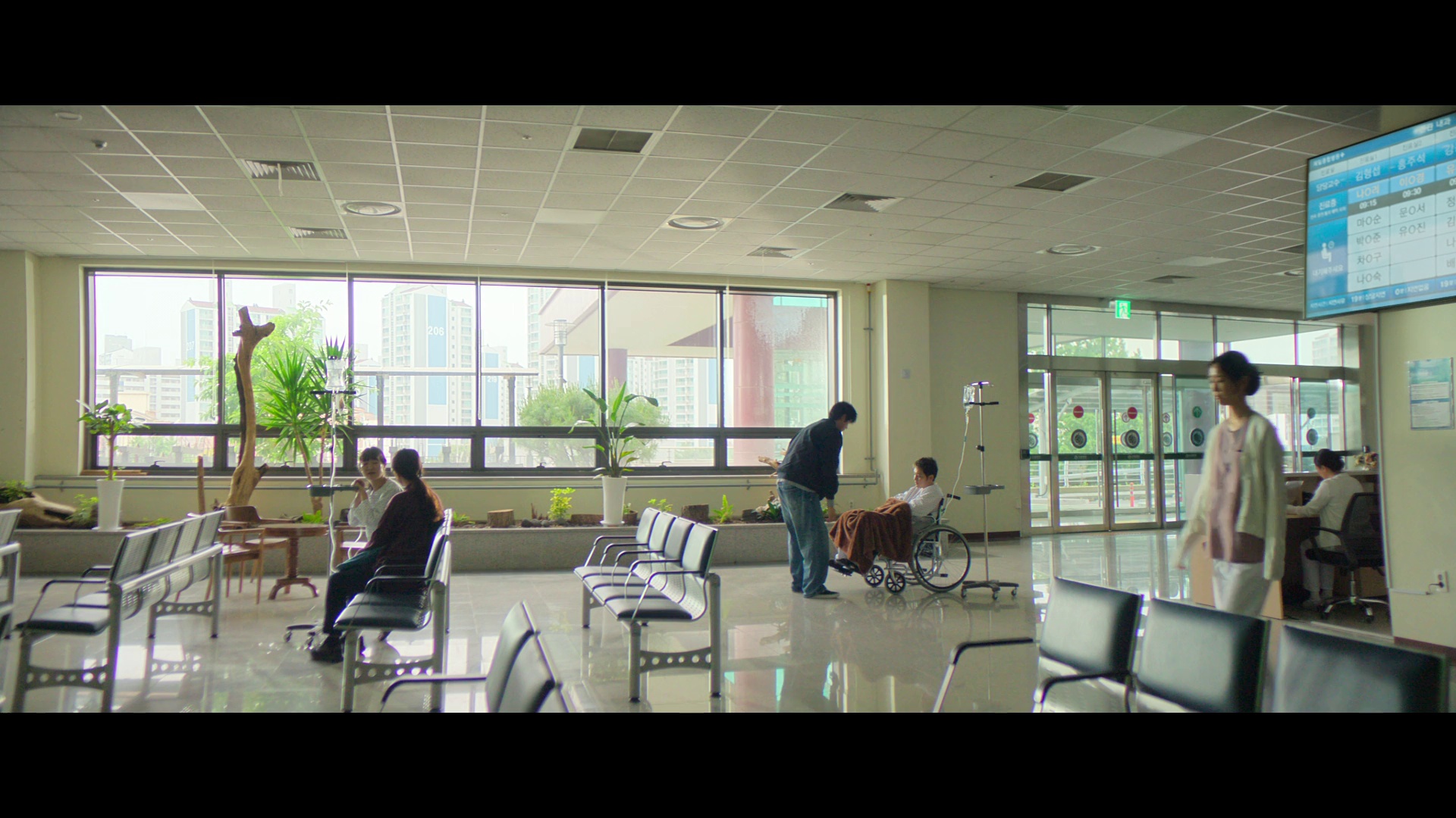 孔雀舞曲 [简繁英字幕].Pavane.2026.1080p.NF.WEB-DL.x264.DDP5.1.Atmos-QuickIO 4.50GB-6.png