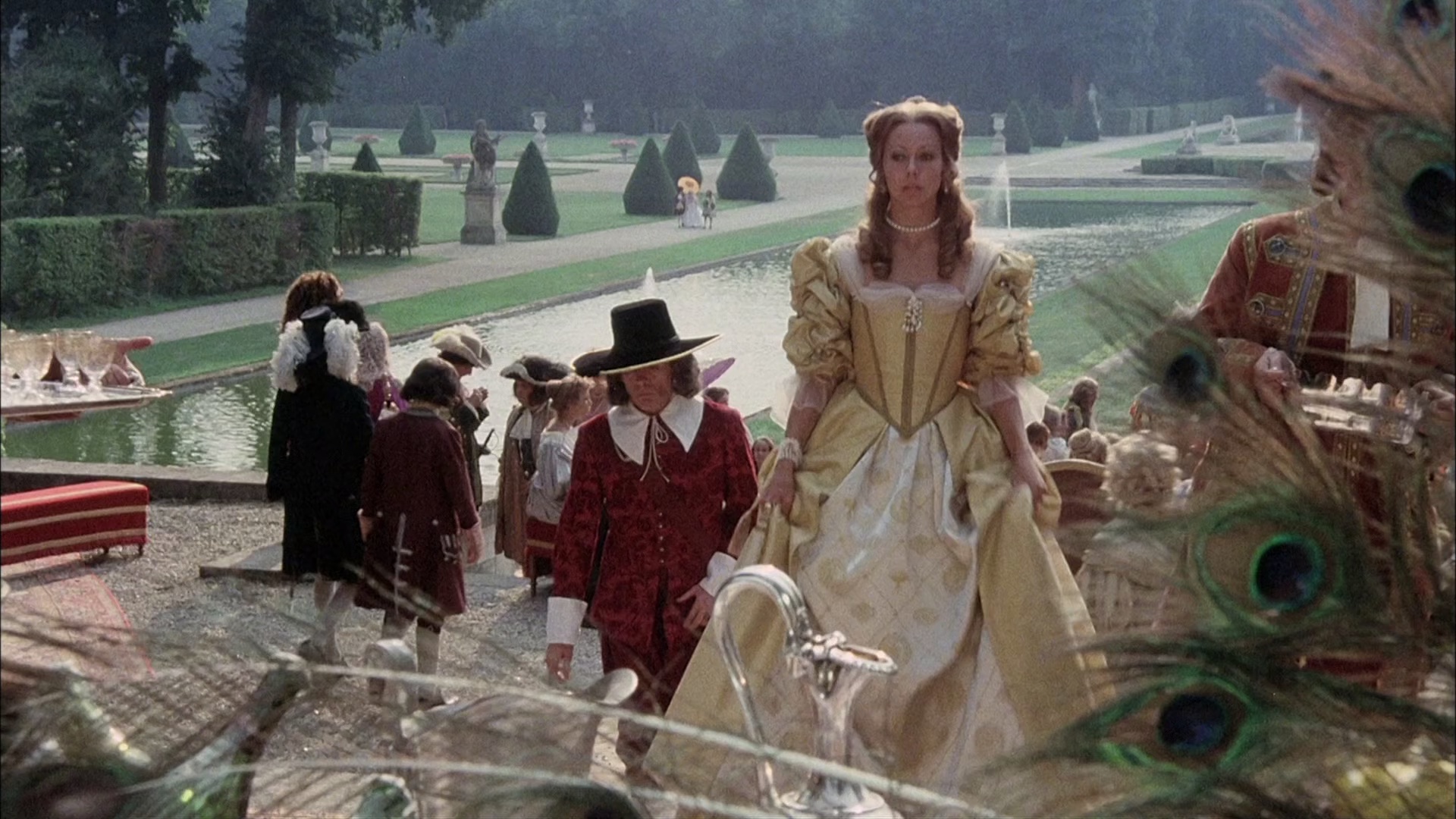 铁面人 [国英多音轨/中英字幕].The.Man.in.the.Iron.Mask.1977.BluRay.1080p.x265.10bit.2Audio-SSDSSE 7.49GB-4.png