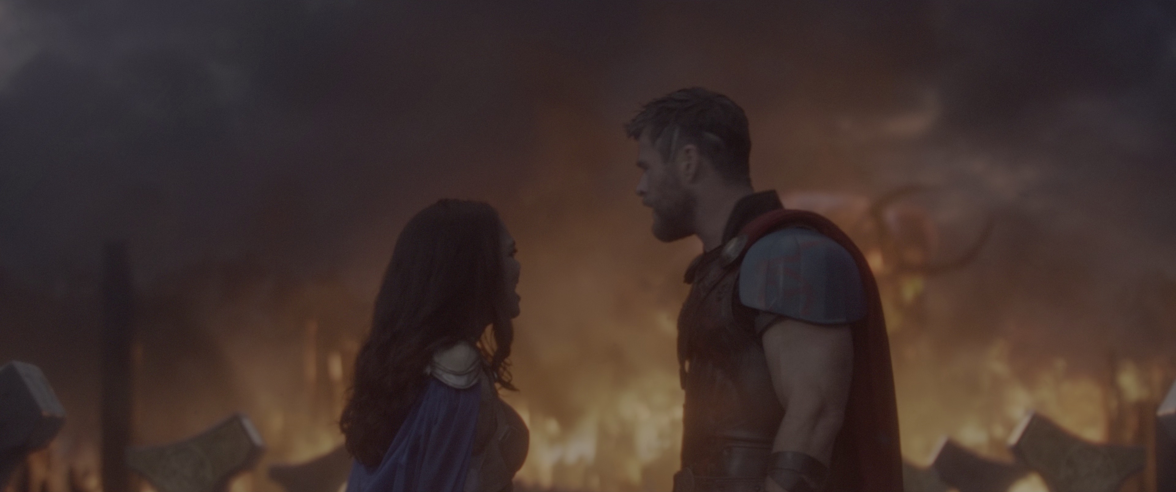 雷神3：诸神黄昏 [国英多音轨/简繁英双语特效字幕].Thor.Ragnarok.2017.BluRay.2160p.x265.10bit.HDR.4Audio-SSDSSE 26.47GB-7.png