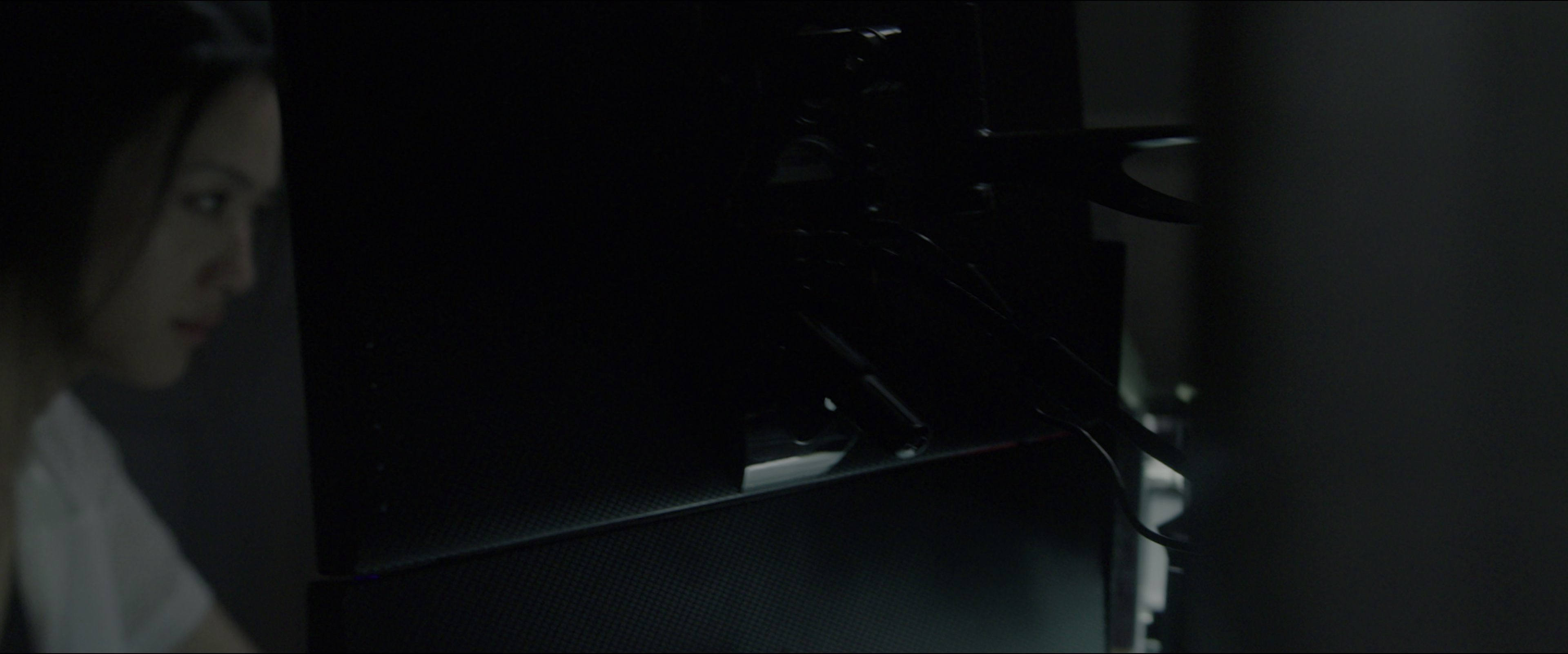 骇客交锋 [HDR/杜比视界双版本][简繁英字幕].Blackhat.2015.UHD.BluRay.2160p.x265.10bit.DoVi-SSDSSE 21.39GB-5.png