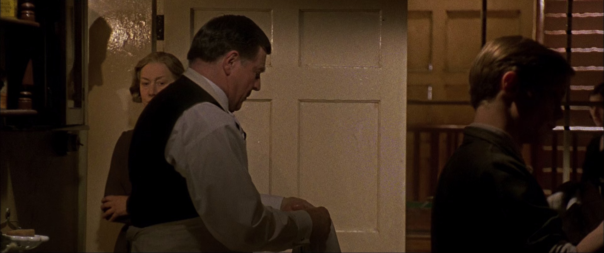 高斯福庄园 [中英字幕].Gosford.Park.2001.BluRay.1080p.x265.10bit-SSDSSE 4.81GB-6.png