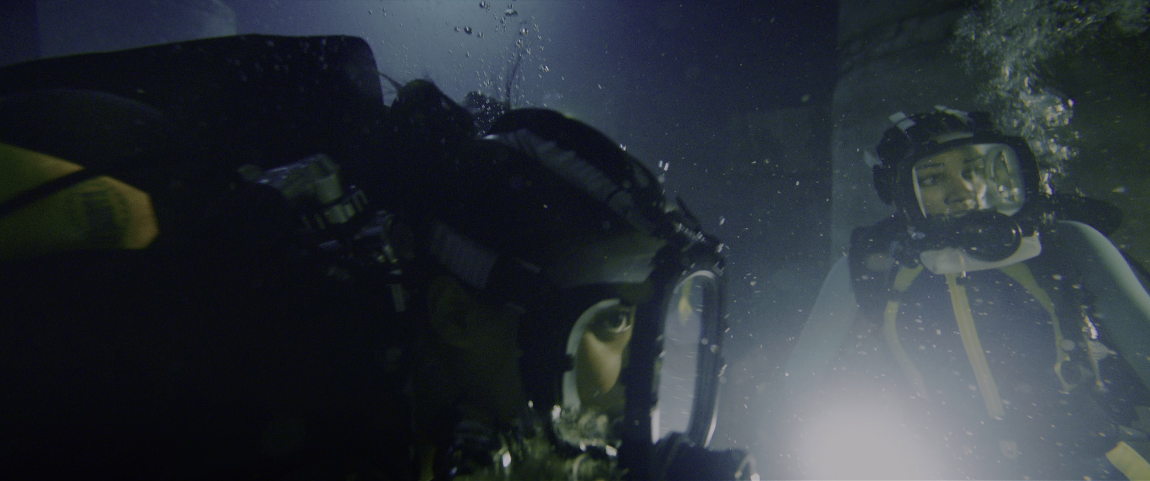 鲨海逃生 [国英多音轨/简繁英双语字幕].47.Meters.Down.Uncaged.2019.UHD.BluRay.2160p.x265.10bit.HDR.2Audio-SSDSSE 24.58GB-2.png