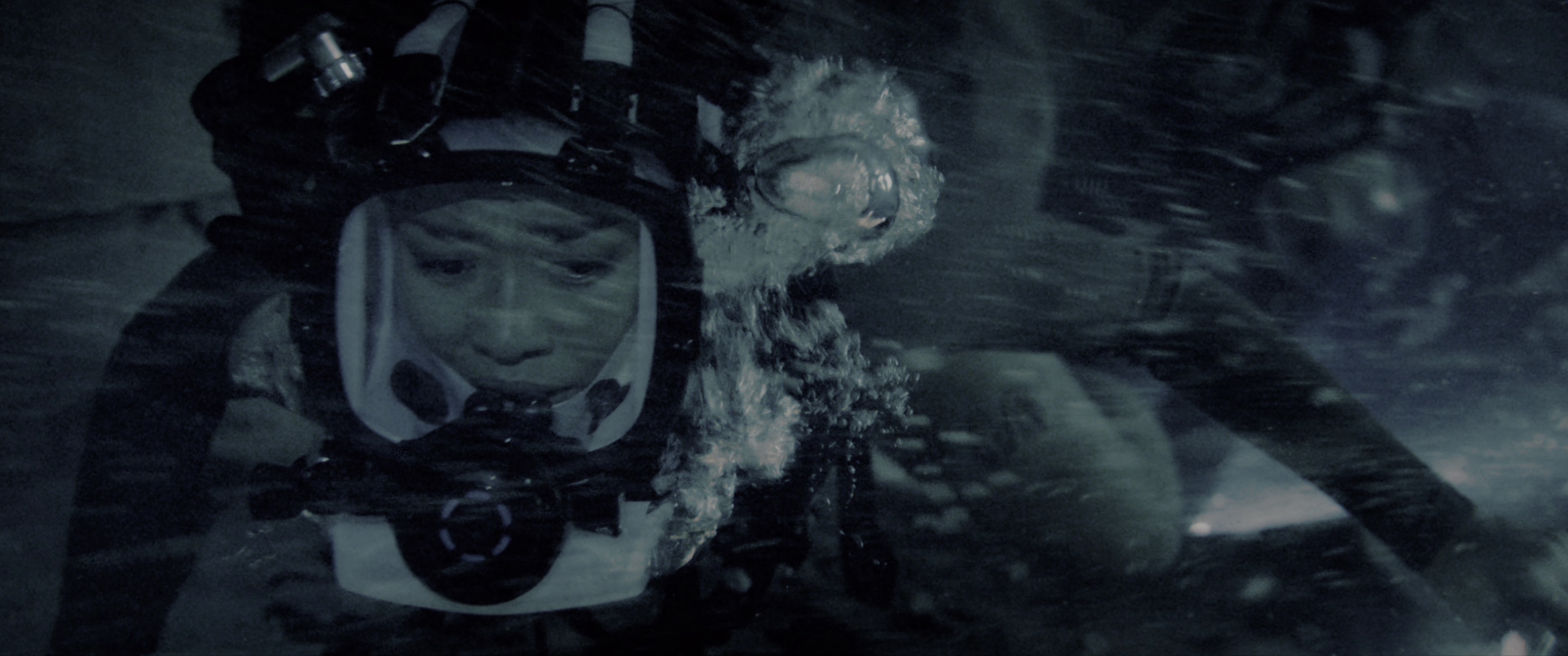 鲨海逃生 [国英多音轨/简繁英双语字幕].47.Meters.Down.Uncaged.2019.UHD.BluRay.2160p.x265.10bit.HDR.2Audio-SSDSSE 24.58GB-5.png