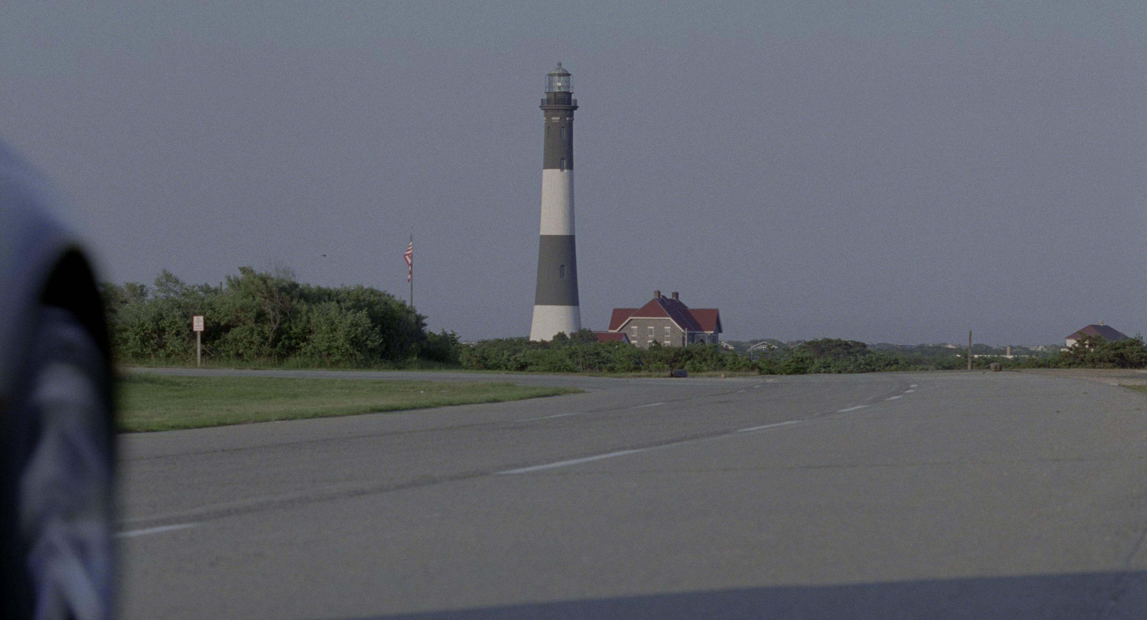 黑衣人2 [国英多音轨/简繁英双语特效字幕].Men.in.Black.2.2002.BluRay.2160p.x265.10bit.HDR.4Audio-SSDSSE 26.14GB-2.png