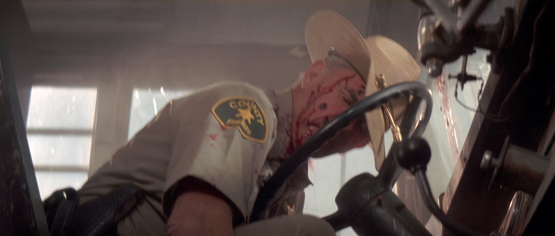 再造战士 [国英多音轨/繁英字幕].Universal.Soldier.1992.BluRay.1080p.x265.10bit.2Audio-SSDSSE 6.07GB-6.png