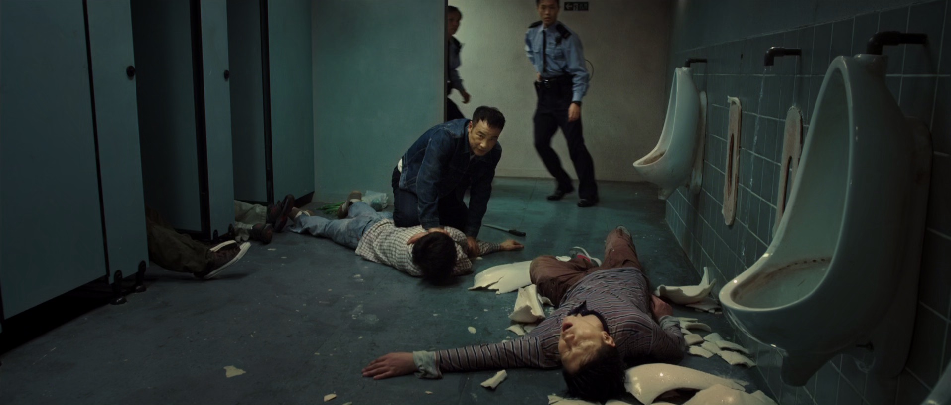 冲锋战警 [国粤多音轨/简繁英字幕].The.Constable.2013.BluRay.1080p.x265.10bit.2Audio-SSDSSE 4.05GB-2.png