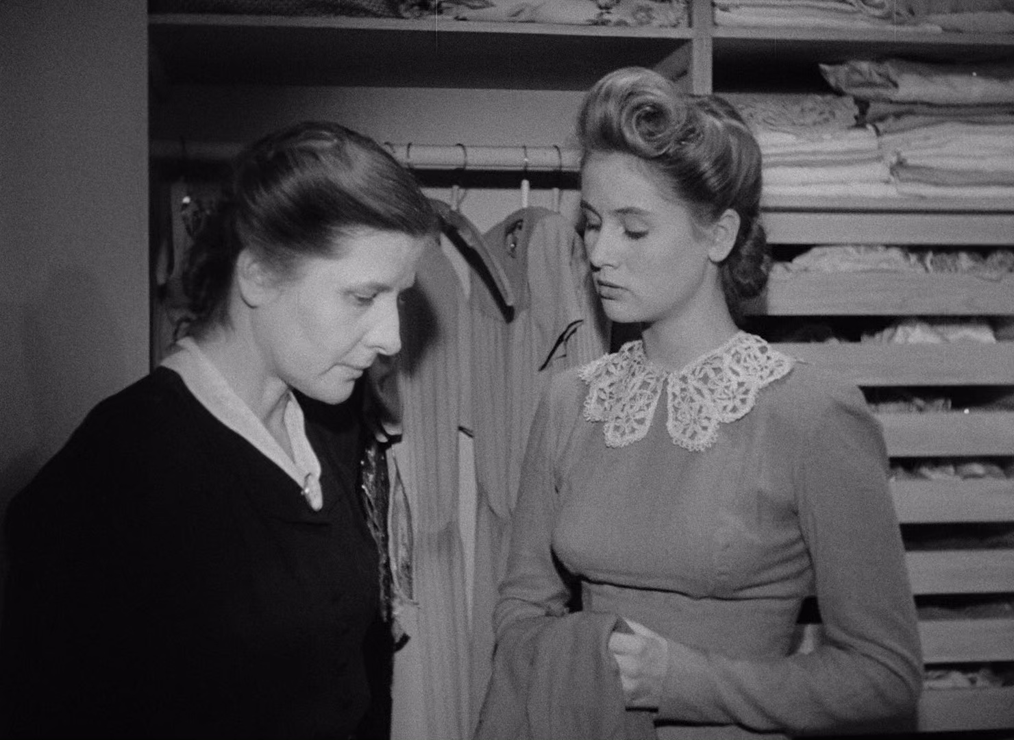 危机 [简繁英字幕].Kris.AKA.Crisis.1946.CC.BluRay.1080p.x265.10bit.FLAC-SSDSSE 6.01GB-5.png