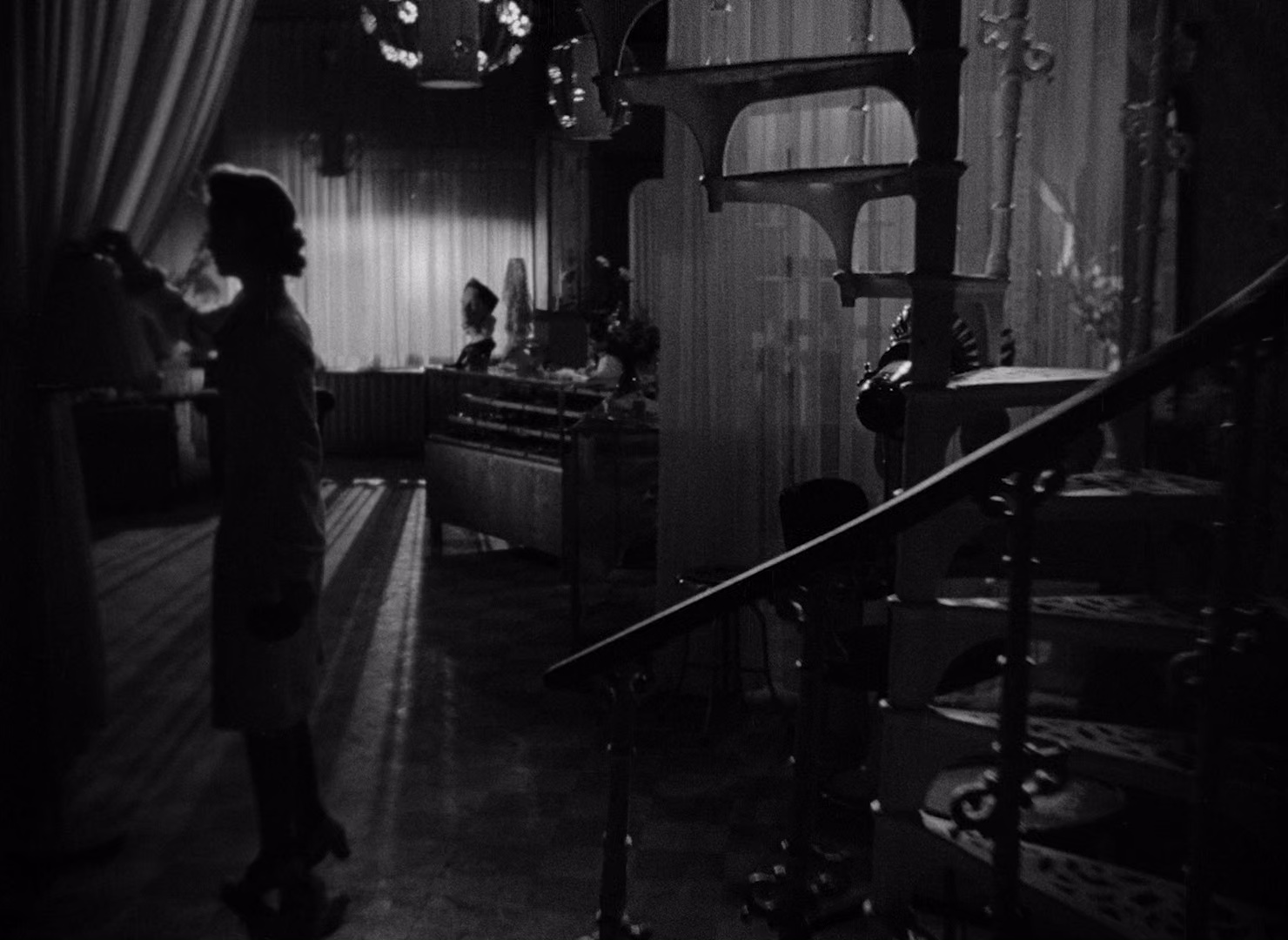 危机 [简繁英字幕].Kris.AKA.Crisis.1946.CC.BluRay.1080p.x265.10bit.FLAC-SSDSSE 6.01GB-6.png