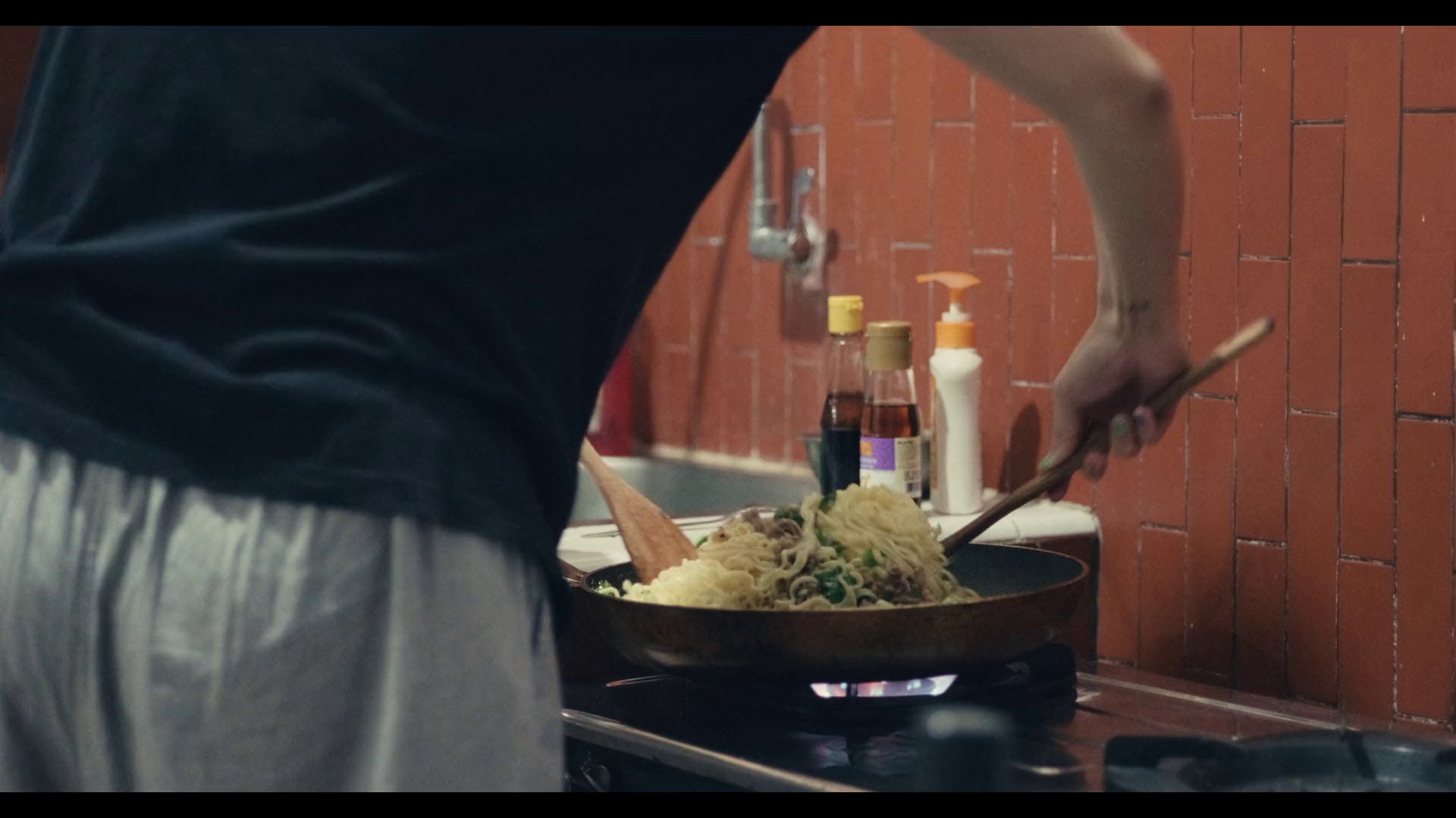 忧忧愁愁的来了 [无字片源].My.Therapist.Said.I.Am.Full.of.Sadness.2024.1080p.NF.WEB-DL.DDP.5.1.H.264-DreamHD 1.24GB-6.png