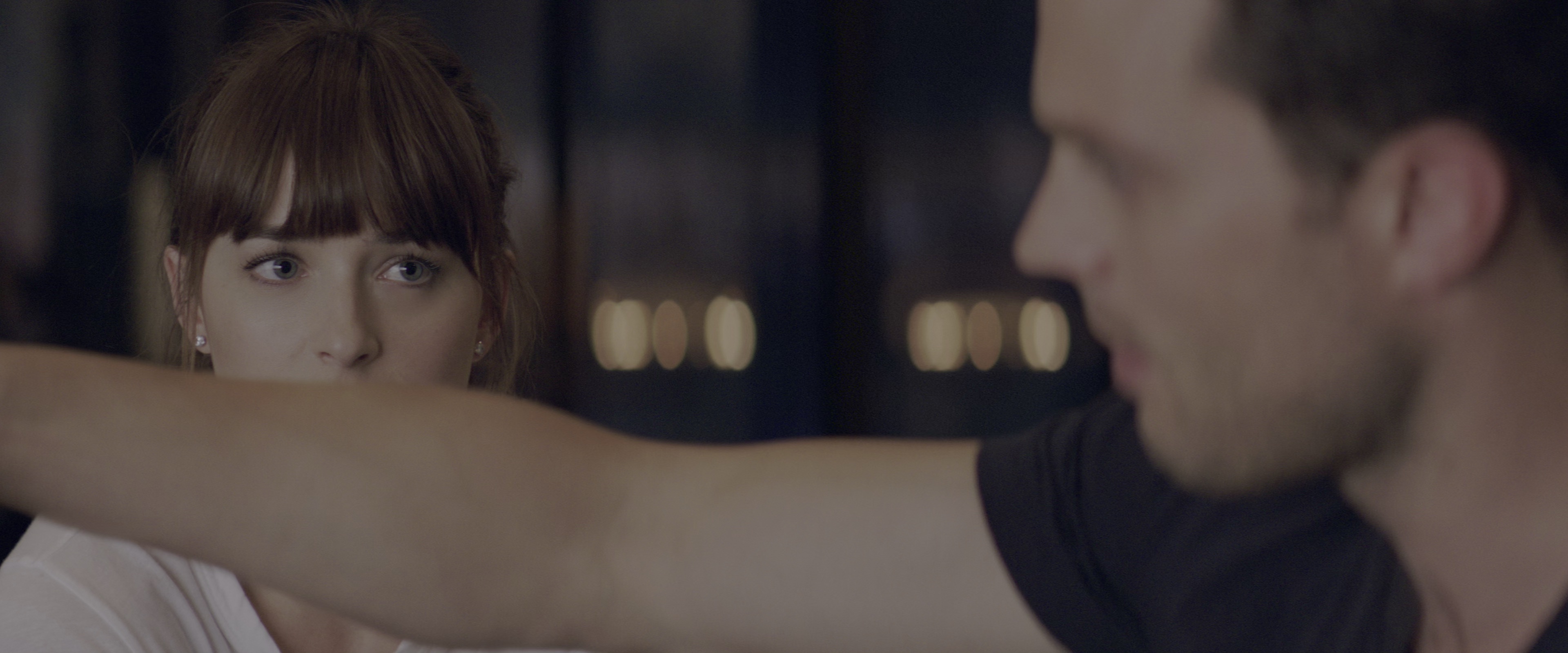 五十度飞 [简繁英字幕].Fifty.Shades.Freed.2018.BluRay.2160p.x265.10bit.HDR.2Audio-SSDSSE 16.58GB-1.png