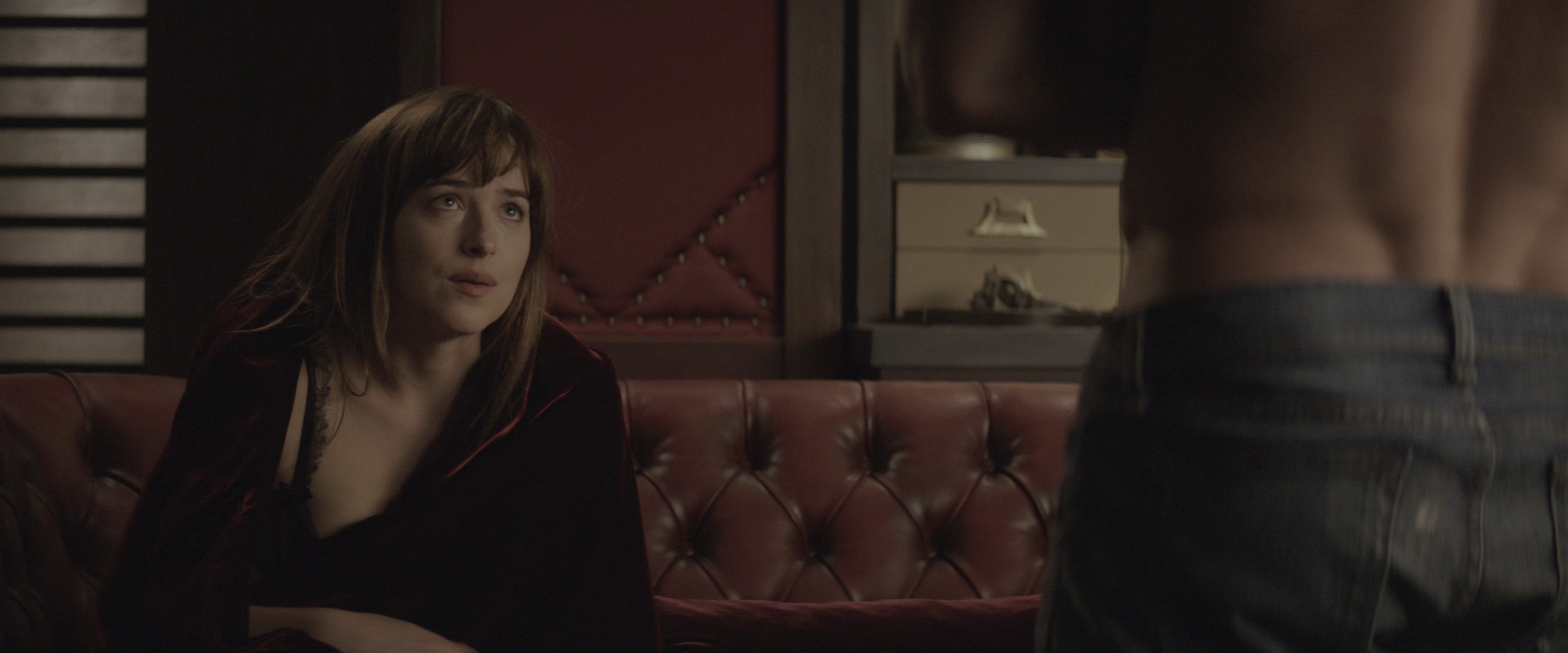 五十度飞 [简繁英字幕].Fifty.Shades.Freed.2018.BluRay.2160p.x265.10bit.HDR.2Audio-SSDSSE 16.58GB-3.png