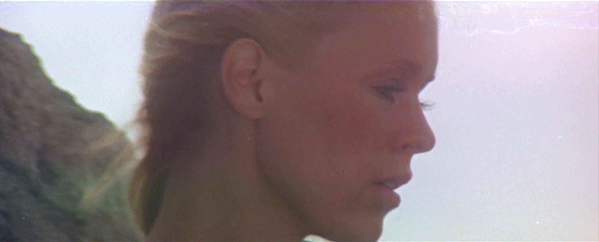 女集中营 [国粤多音轨/简繁字幕].Bamboo.House.of.Dolls.1973.BluRay.1080p.x265.10bit.2Audio-SSDSSE 5.56GB-6.png