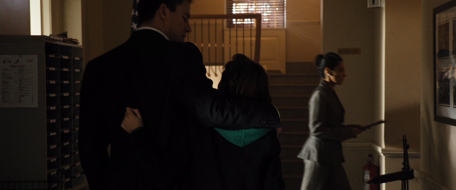 惊天危机 [国英多音轨/简繁英双语字幕].White.House.Down.2013.CEE.BluRay.1080p.x265.10bit.2Audio-SSDSSE 8.09GB-1.png