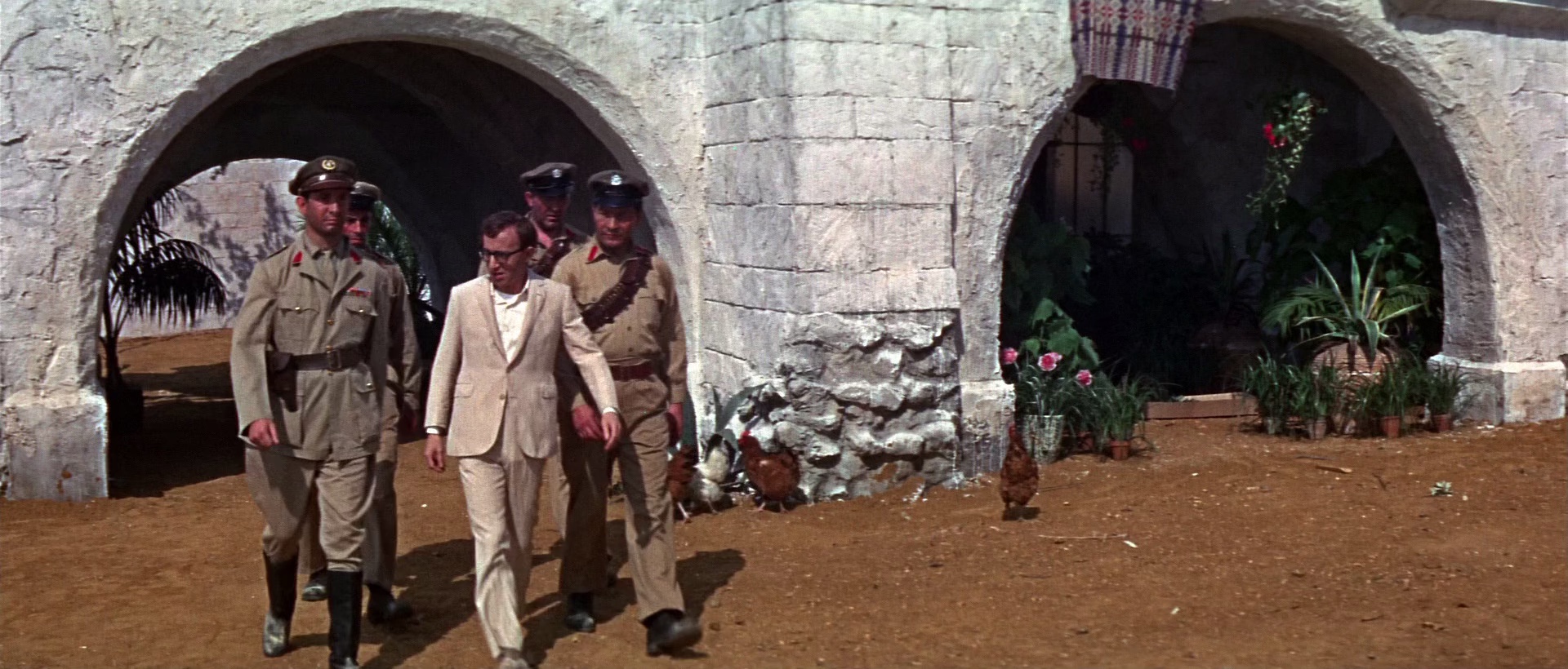 007别传之皇家夜总会 [中英字幕].Casino.Royale.1967.BluRay.1080p.x265.10bit-SSDSSE 4.87GB-3.png