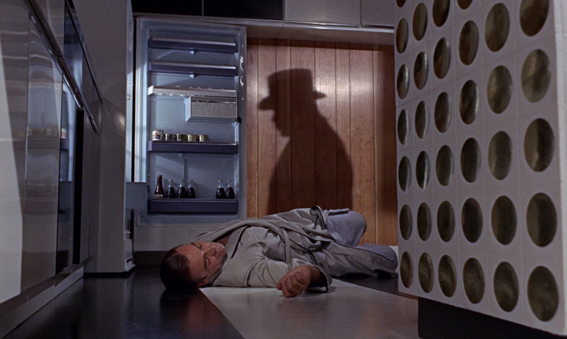 007之金手指 [国英多音轨/中英字幕].GoldFinger.1964.BluRay.1080p.x265.10bit.2Audio-SSDSSE 5.94GB-2.png